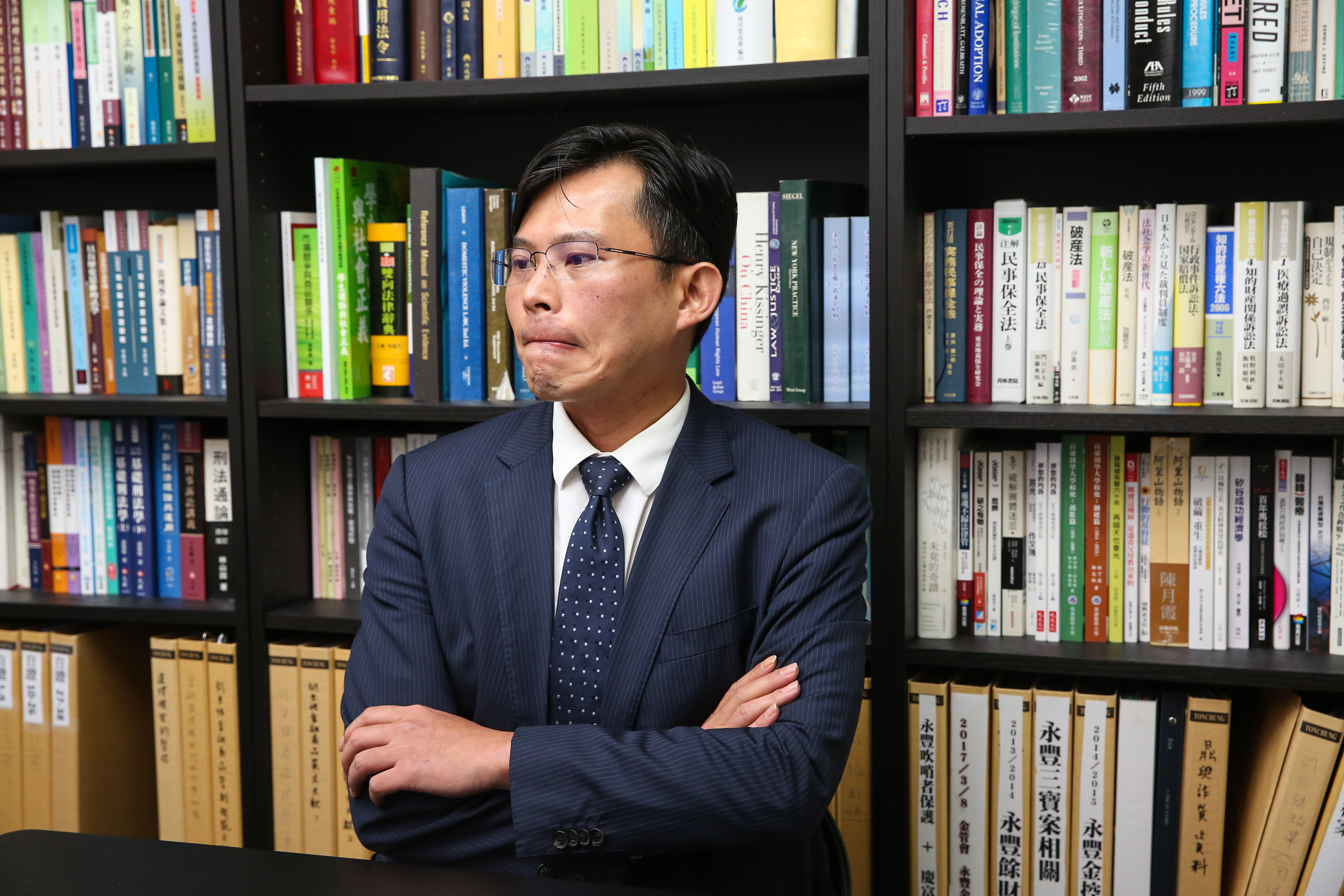 針對台南2名員警遭殺害案件，黃國昌今po文表示，發生悲劇讓人非常難過，「剛剛看到矯正署長竟然還在講幹話，令人十分憤怒」。（本刊資料照）