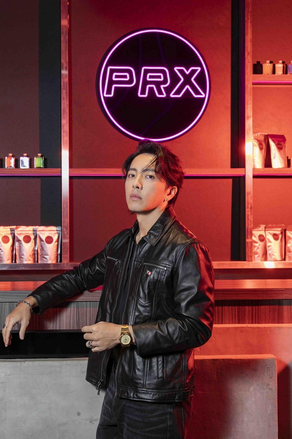天梭表品牌大使謝坤達配戴PRX 系列35mm石英腕錶。(天梭表提供)