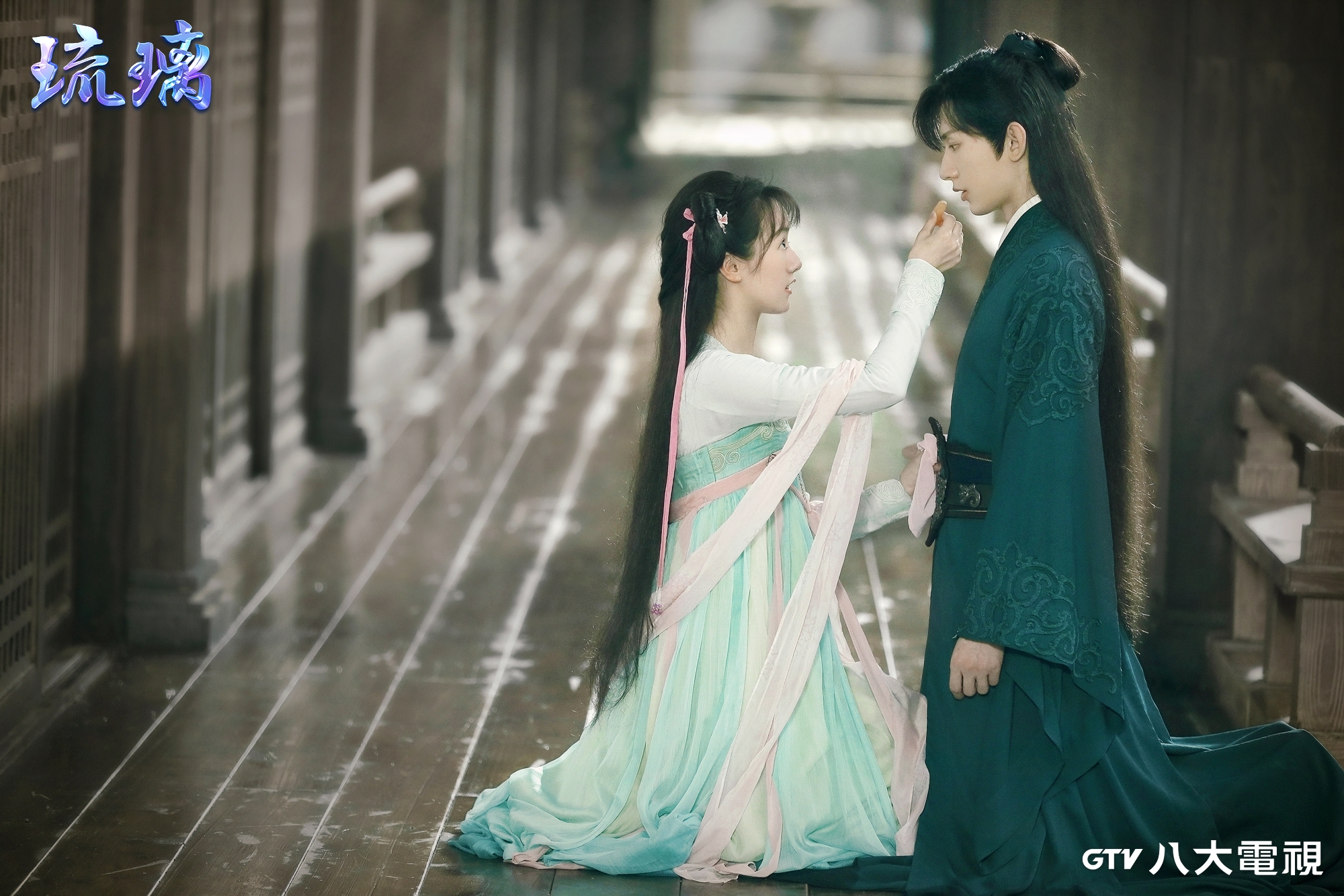 成毅與袁冰妍主演古裝劇《琉璃》劇中經歷十世輪迴虐戀。（八大戲劇台提供）
