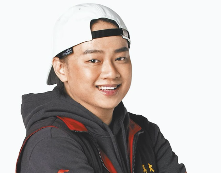 廣澤宮「搖滾宮主」賴銘偉在《來去廣澤宮》節目中將為觀眾求籤問事解惑。（17LIVE提供）