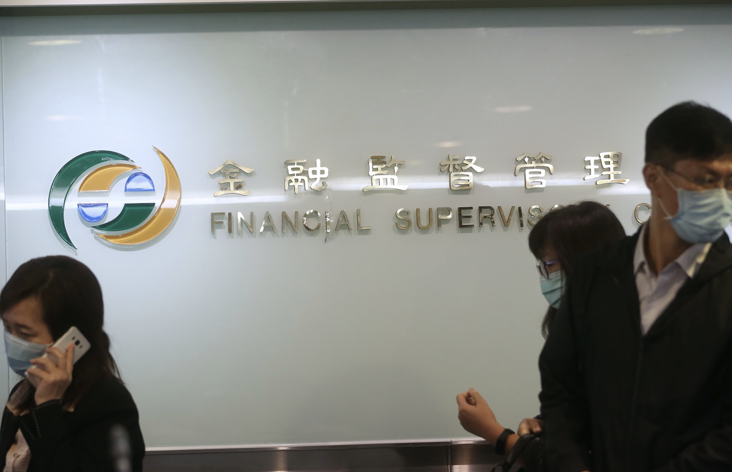 金管會修法，將負責人兼職規定擴大到總經理，吳欣儒夫婦兩人年底前得調整職務。