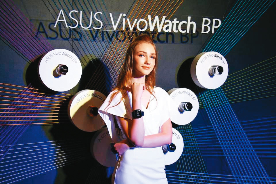 繼蘋果、三星之後，華碩耕耘8年的智慧手錶在心電圖應用也獲得TFDA認證，正式從消費電子轉型醫材。