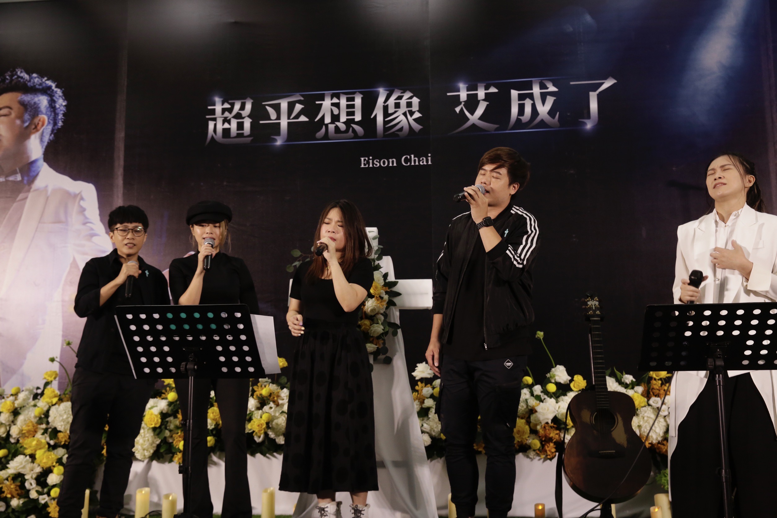 超偶幫代表符瓊音、江明娟、林吟蔚、廖志良獻唱〈全部攏是你〉。