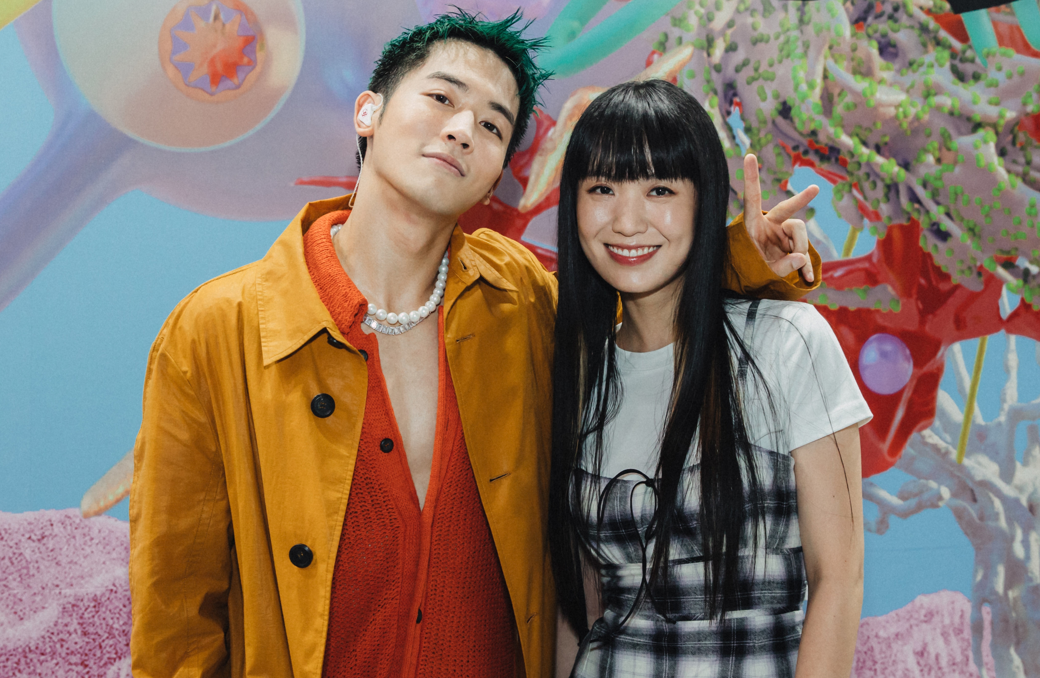 小樂吳思賢與孫盛希首度合作，推出單曲〈OVER YOU〉。（藝和創藝提供）