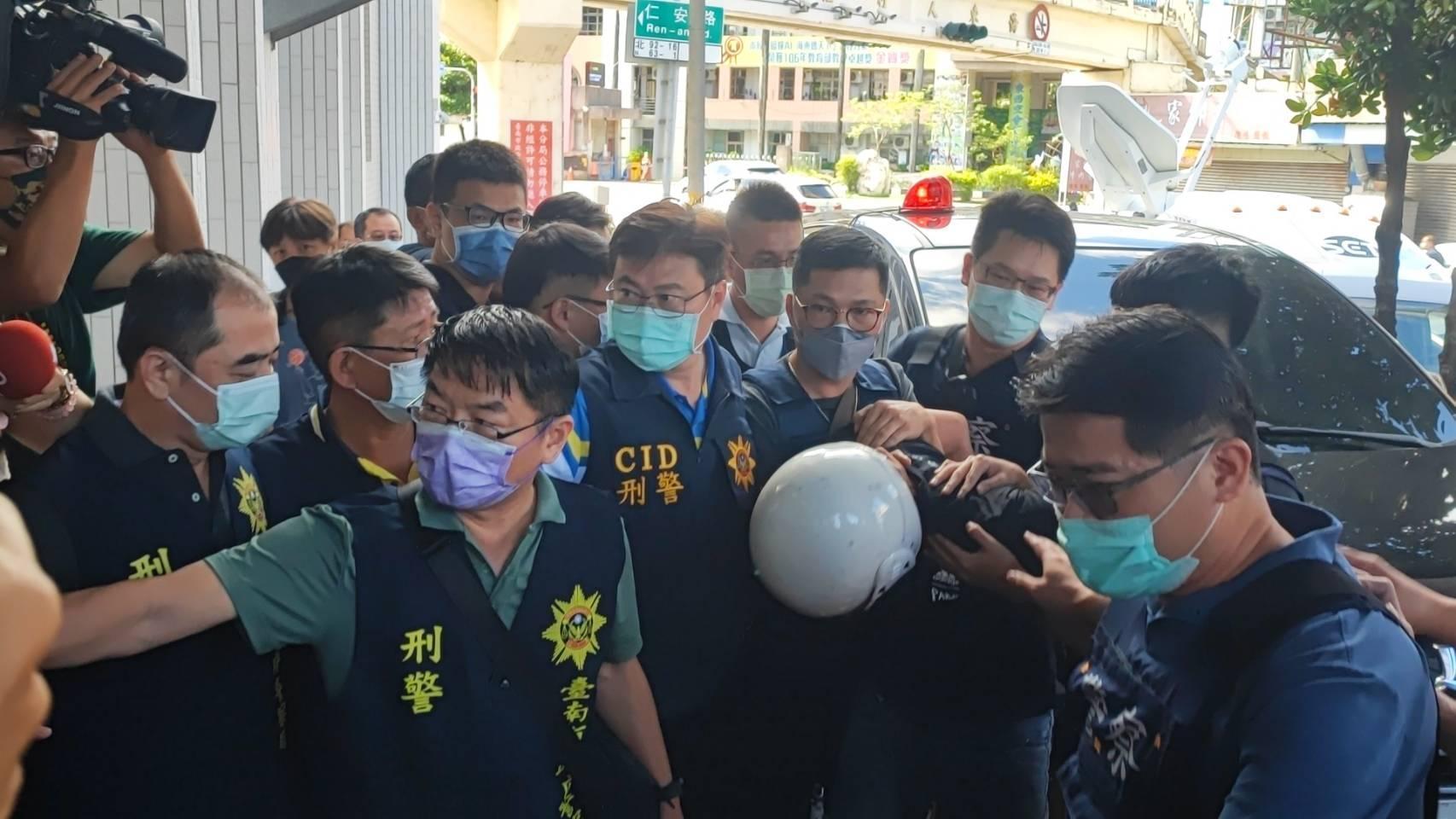 台南殺警案凶嫌林信吾落網後，遭法院裁定收押。（翻攝畫面）