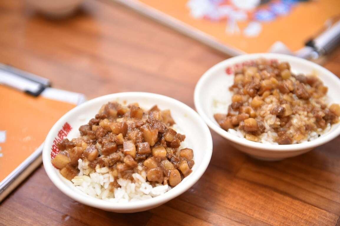 高雄肉燥飯霸主柏弘肉燥獲得必比登推介殊榮。(高雄市觀光局提供)