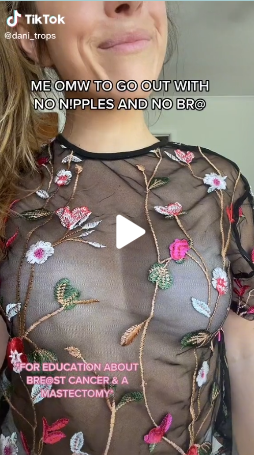 Dani Trops穿黑色薄紗透視裝大方秀出乳房重建後的裸胸。(翻攝自抖音 @dani_trops)