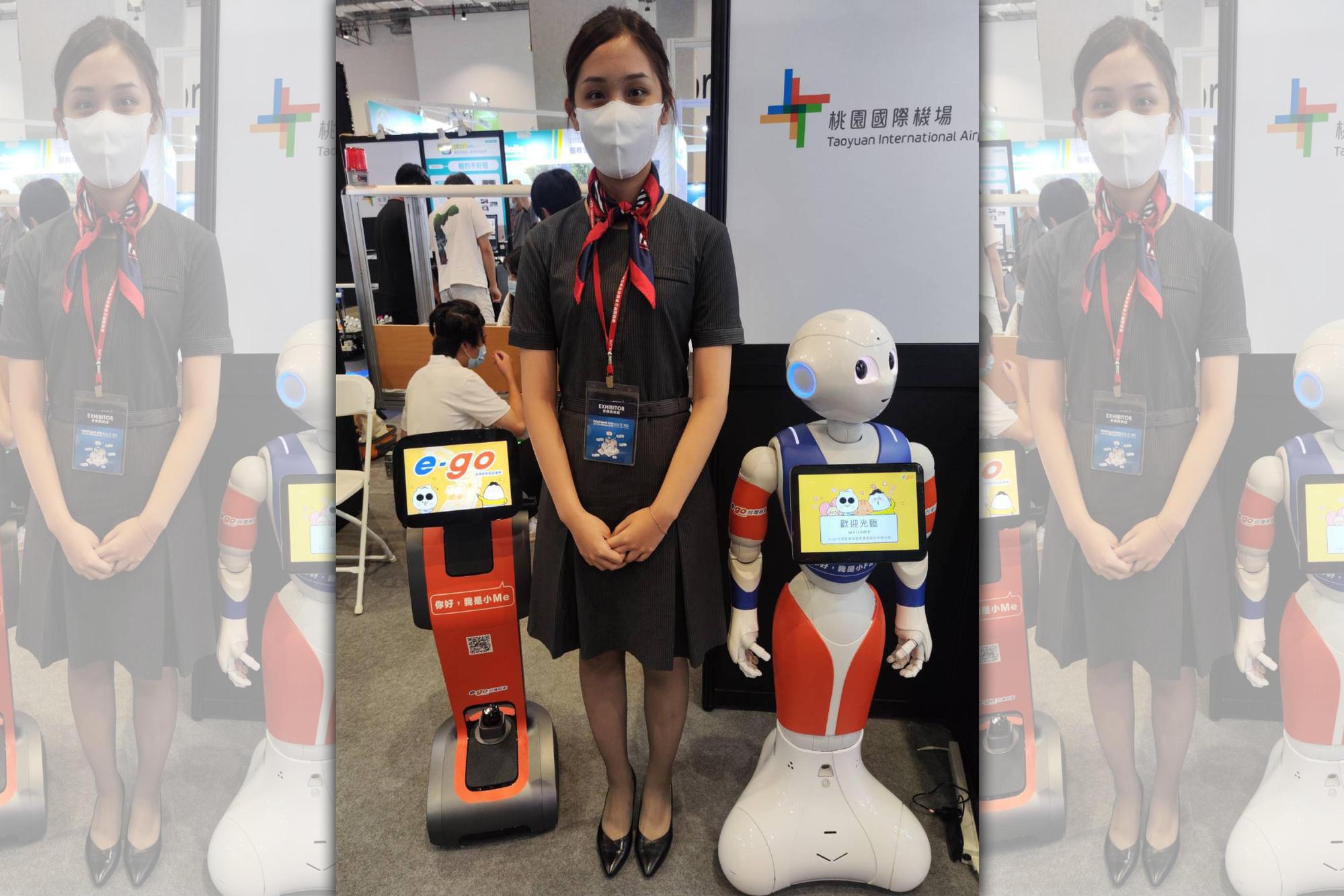 為期4天的2022台灣機器人大展開幕,迎賓機器人小Fa(右)及小Me(左)成為全場焦點。(e-go台灣租車旅遊集團提供)