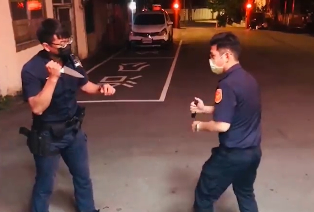 離職警員當初為警惕同仁拍攝的影片，如今因殺警案瘋傳，引起網友討論。（翻攝自臉書爆料公社）