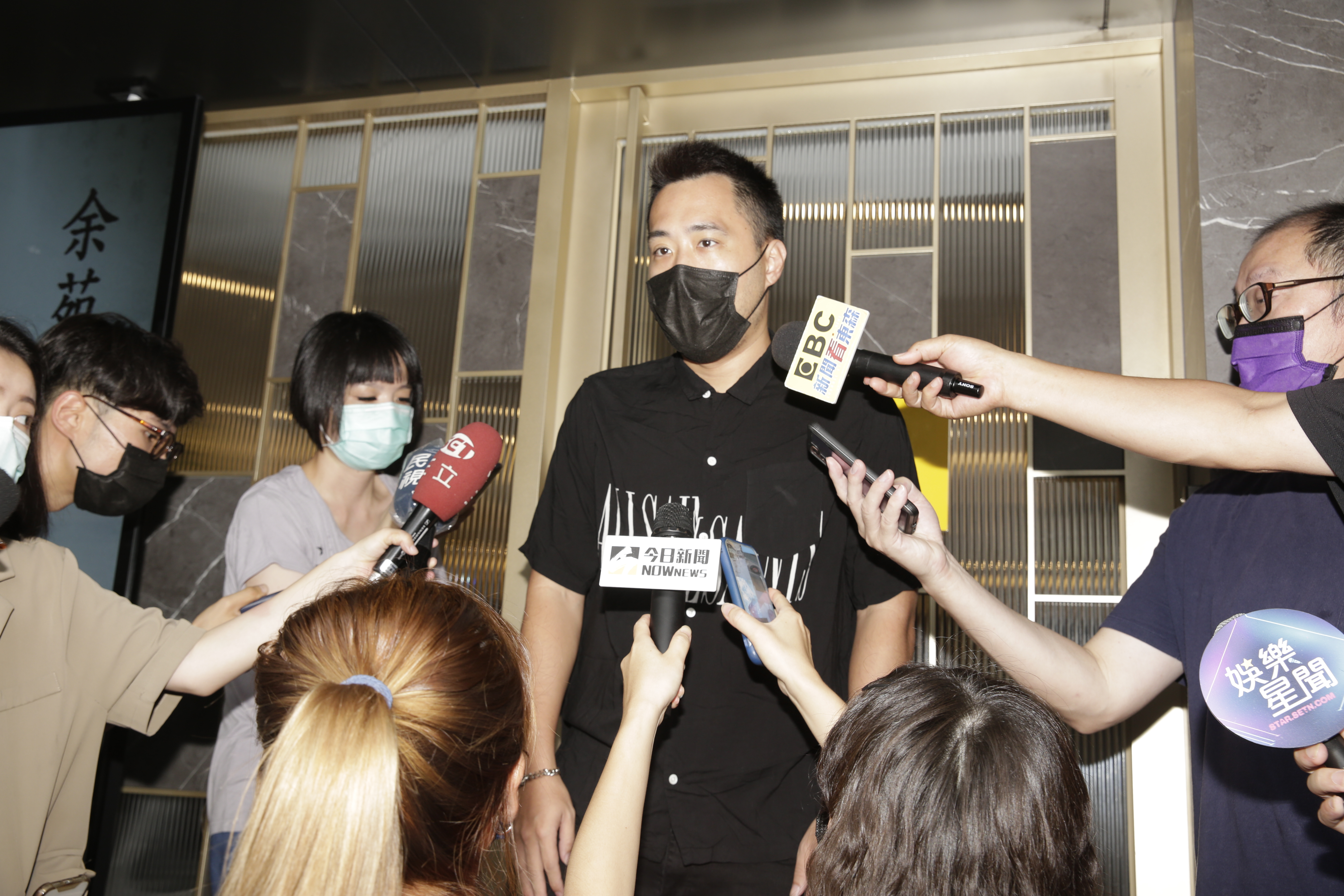 余祥銓今天是壽星，但仍得打起精神處理余苑綺後事。