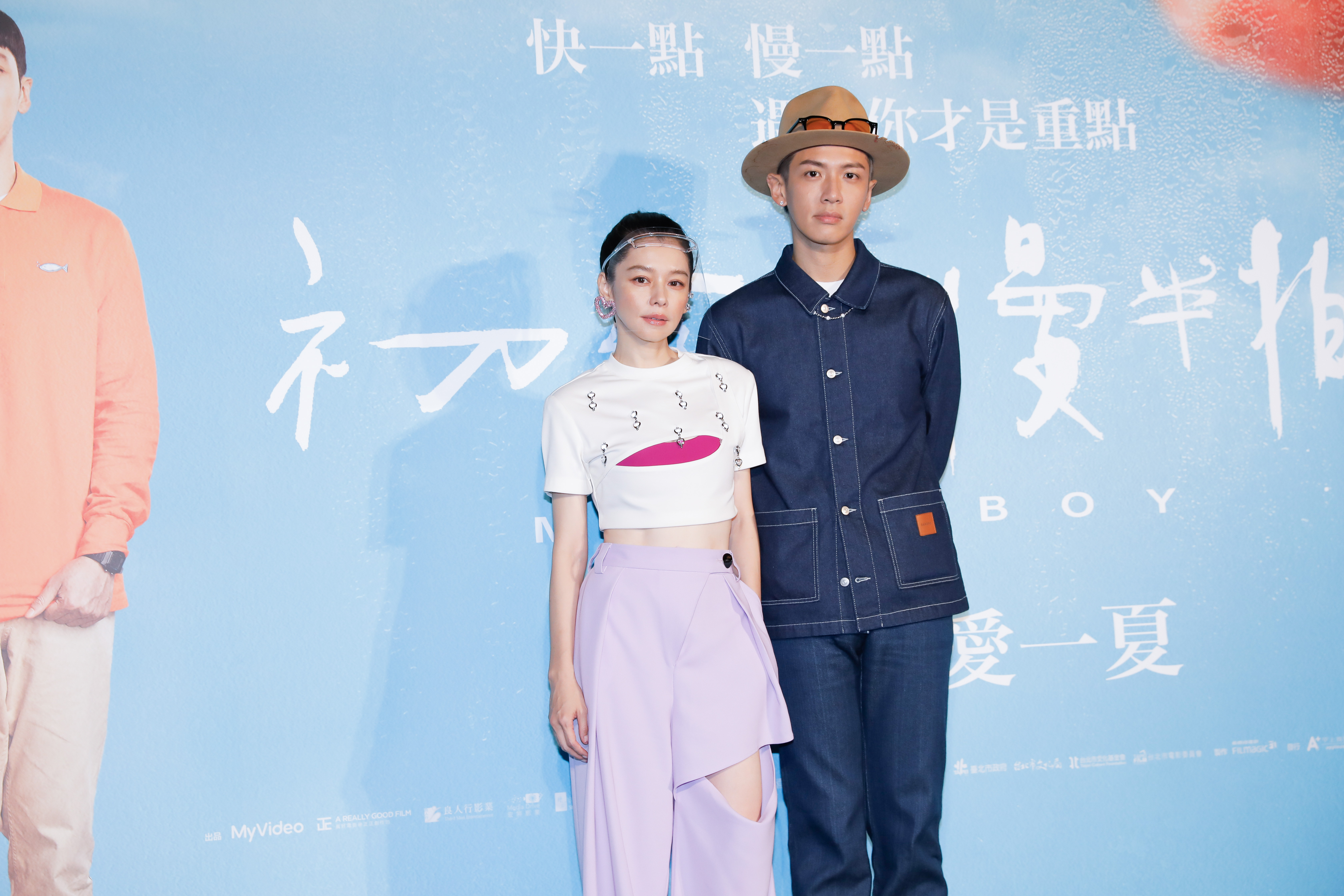 《初戀慢半拍》由柯震東、徐若瑄搭檔演出浪漫姐弟戀。