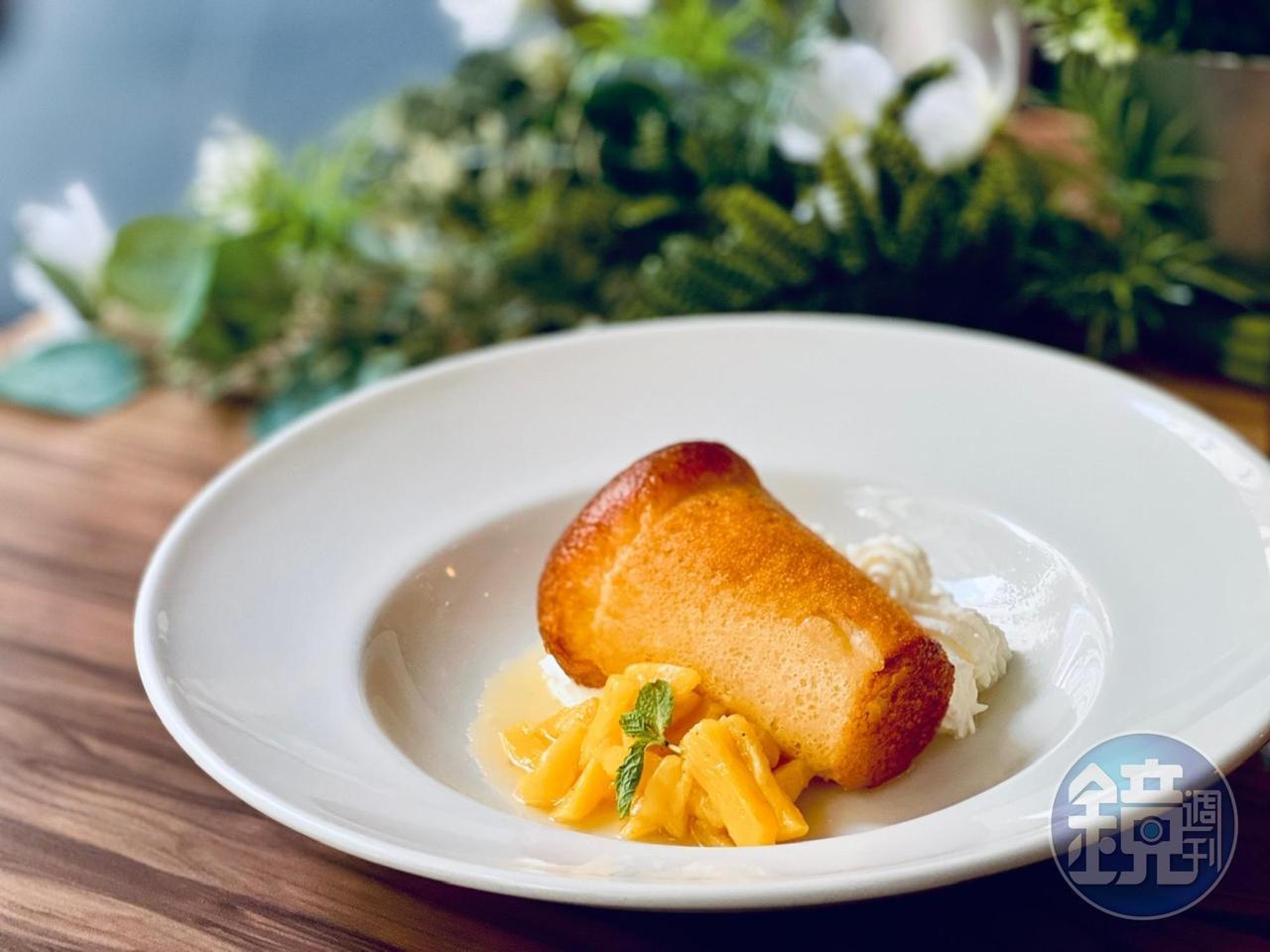 大人味甜點「蘭姆巴巴」孔洞細緻，吸飽了酒香卻仍有質地。