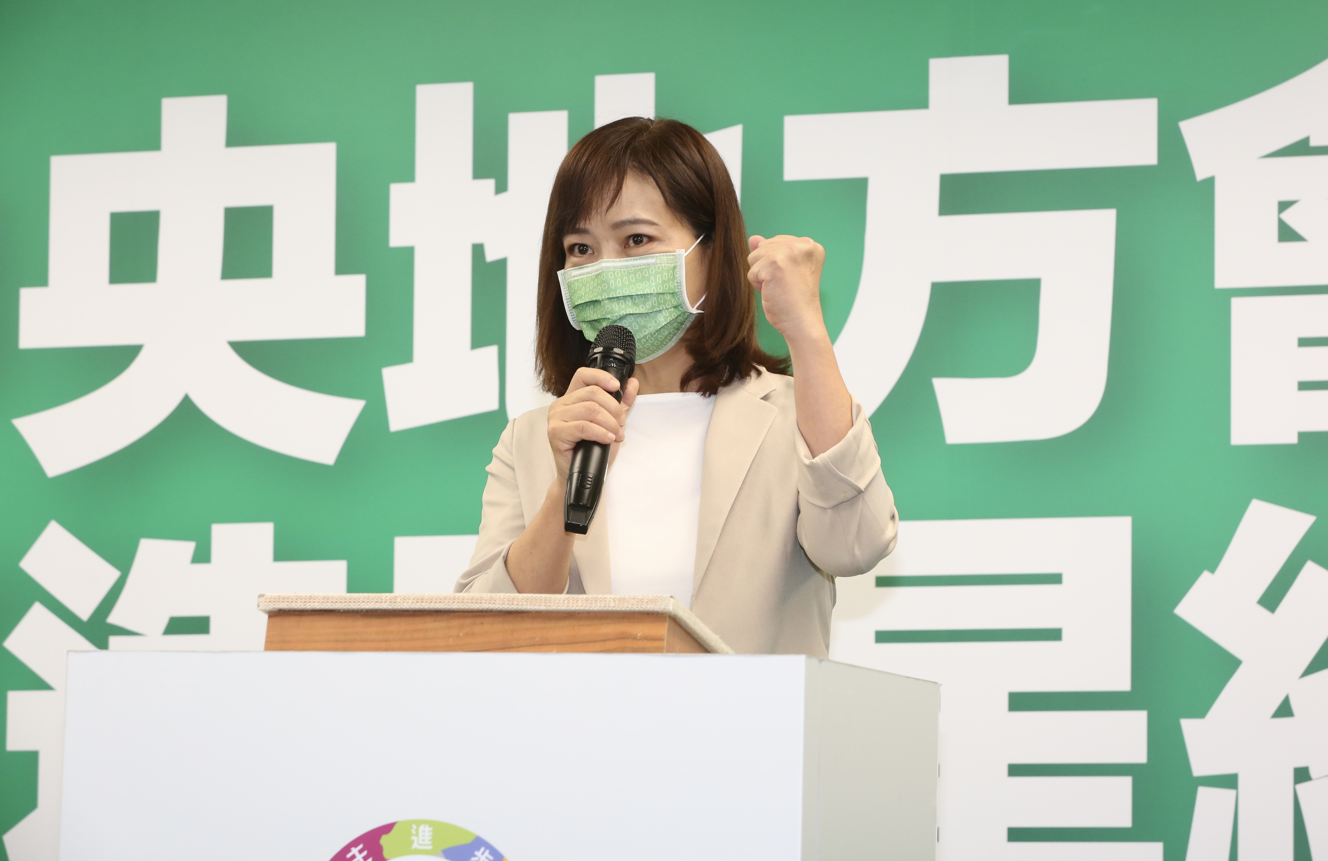 沈慧虹反指藍白陣營對於貪汙舞弊默不吭聲，聽到論文卻變大白鯊。（本刊資料照）