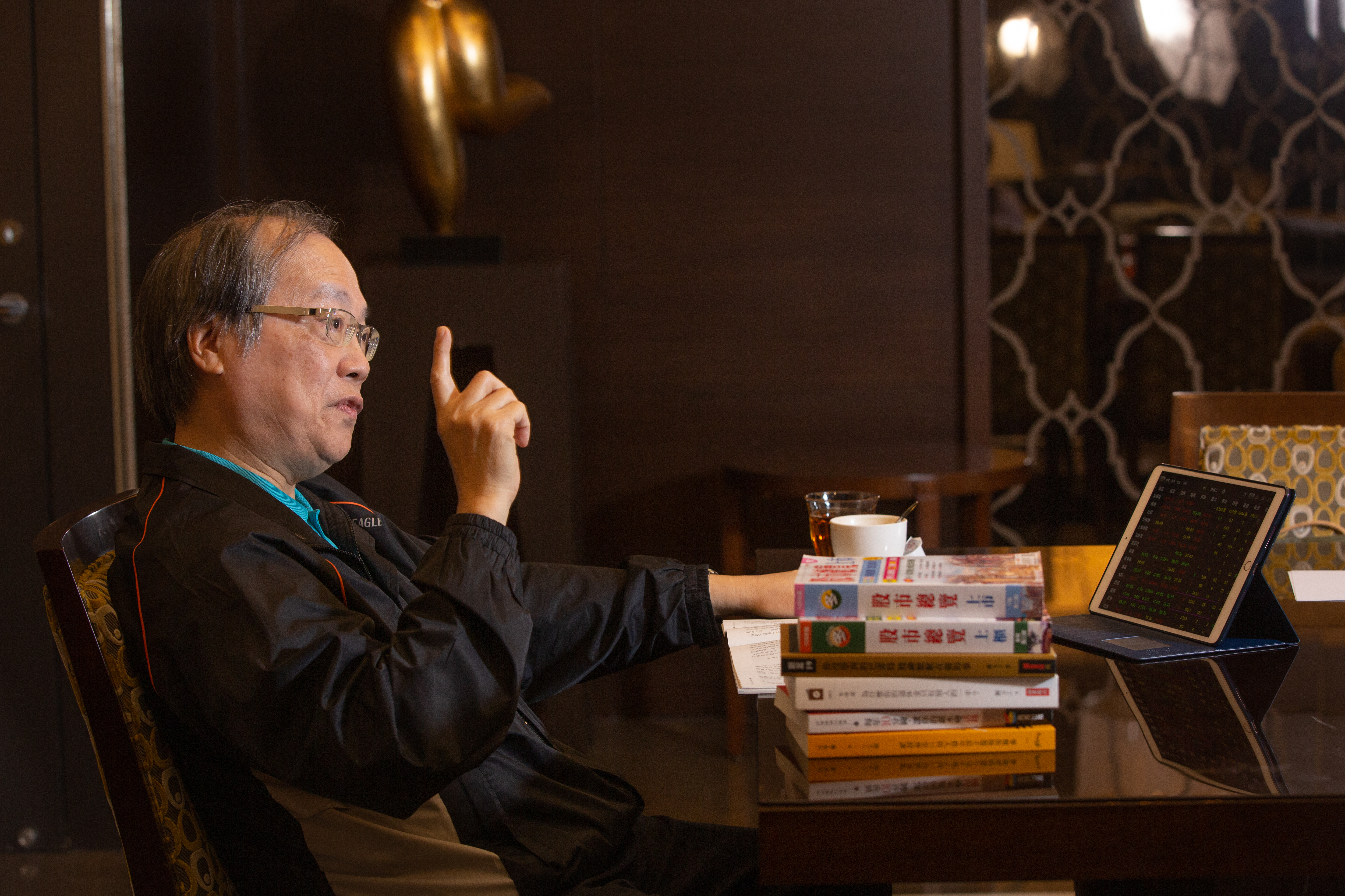 台泥第二季虧損，傅君玉將長期存股目標轉向亞泥。