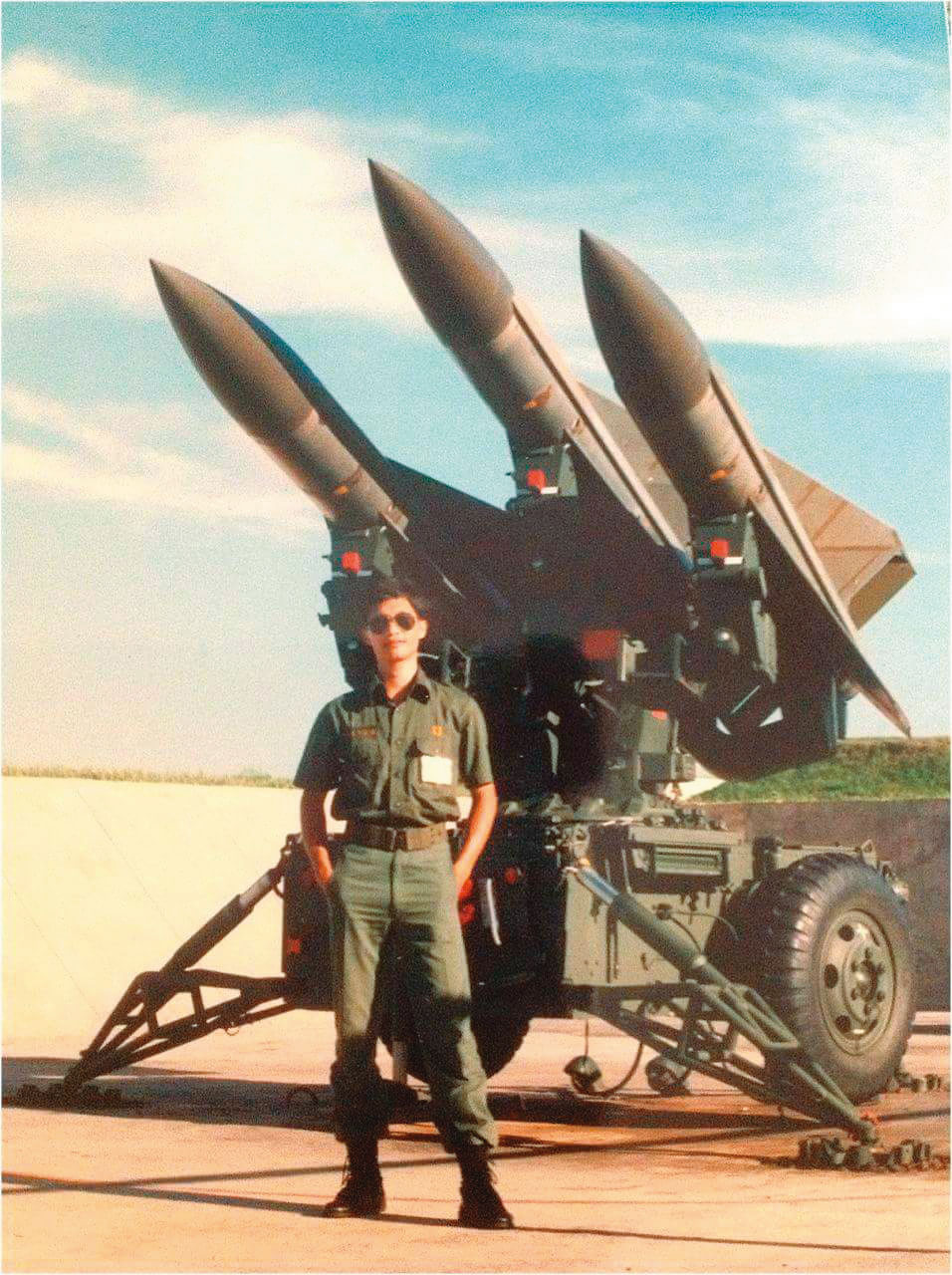 羅正方曾想念軍校，後追隨父親腳步進入成大，服役時擔任神箭部隊戰術射控軍官。（翻攝羅正方臉書）