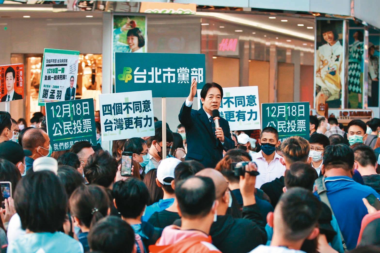 去年底4大公投期間,賴清德在各地跑了上百場的宣講說明會。新成立的府外辦公室現階段重點工作定調是年底全國輔選。(翻攝賴清德臉書)
