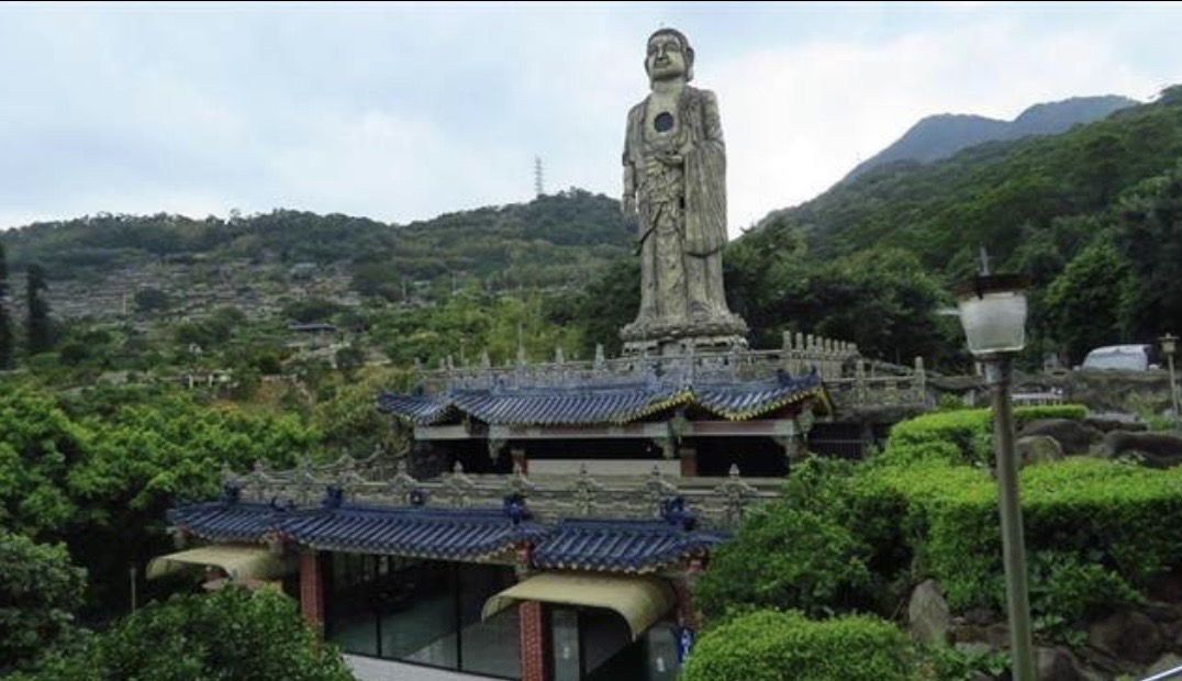 新北市八里明園大佛寺。(翻攝明園大佛寺畫面)