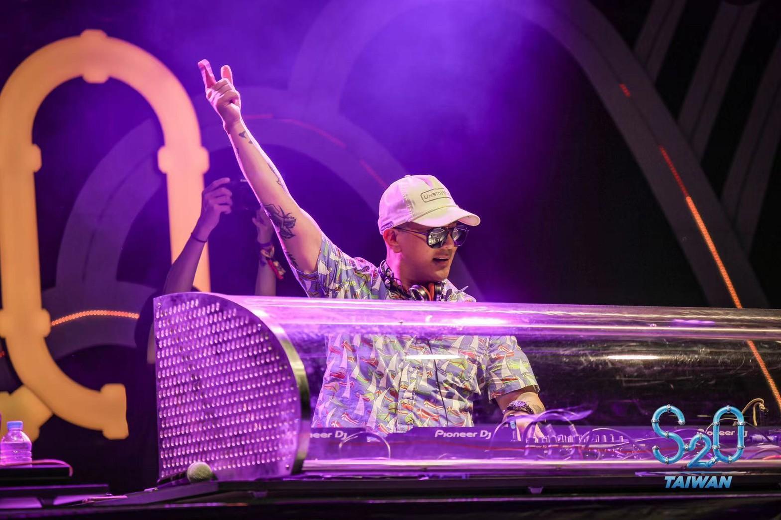 DJ KOO（具俊曄）在S2O Taiwan熱力演出。（斯邦奈提供）