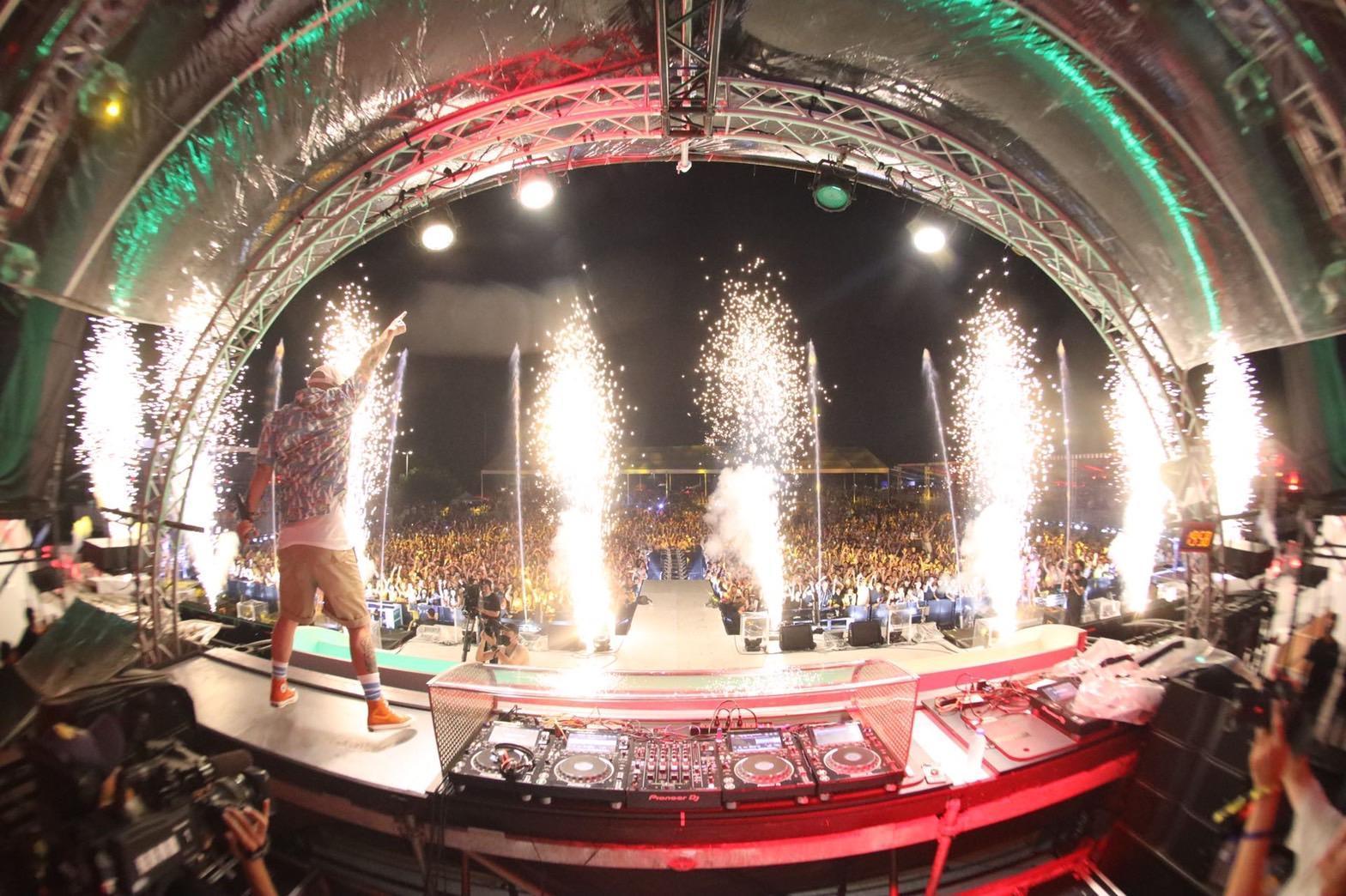 大S老公DJ KOO（具俊曄）在S2O Taiwan帶來1小時精彩DJ秀，嗨到跳上DJ台跳舞。（斯邦奈提供）