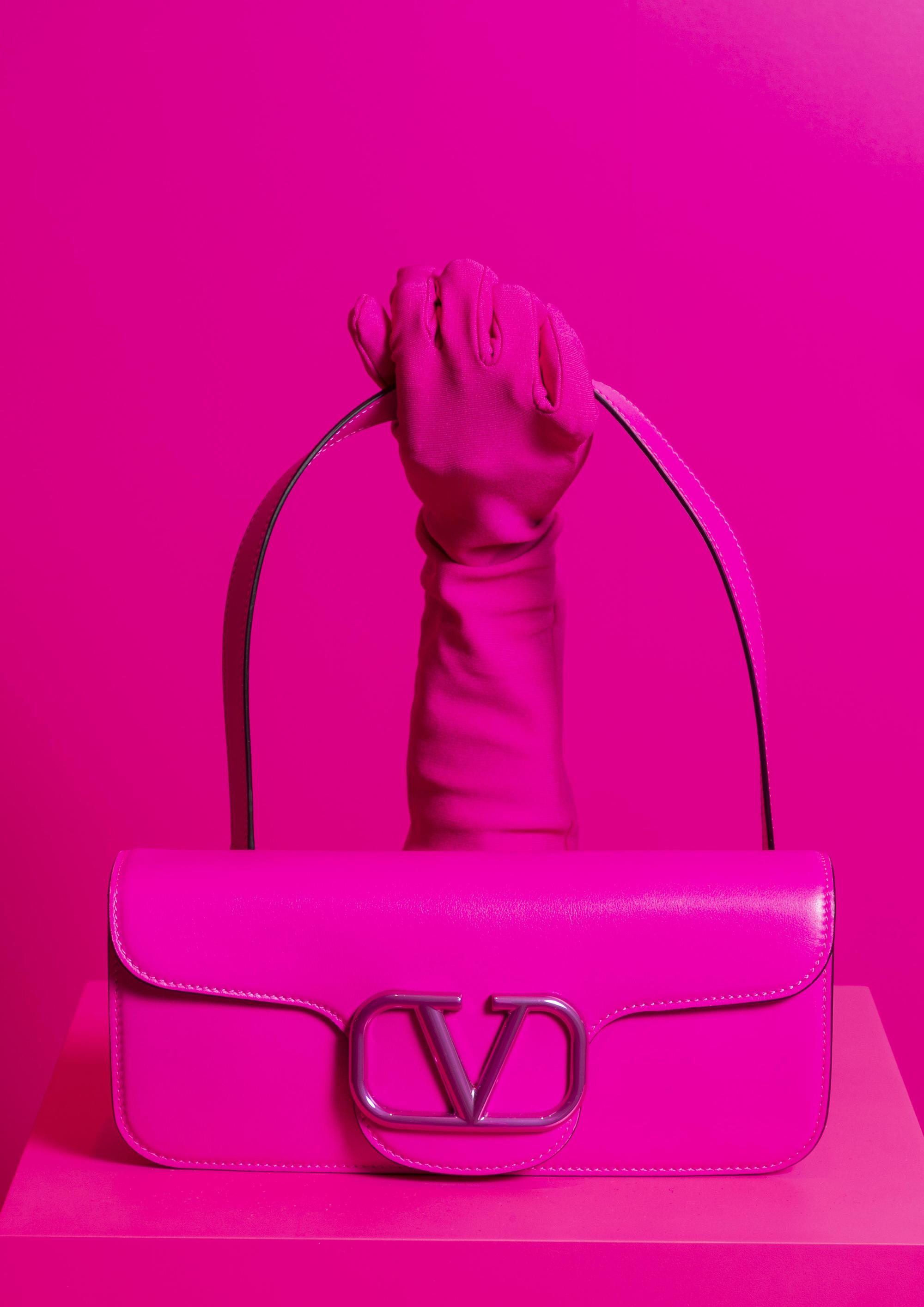 Valentino Garavani Locò Bag。NT$77,000（VALENTINO 提供）