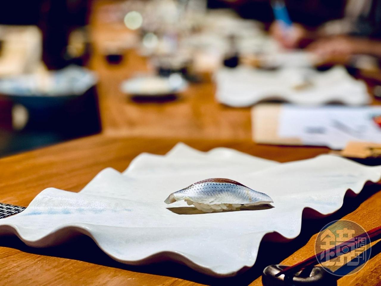 江戶前壽司定番小鰶魚。