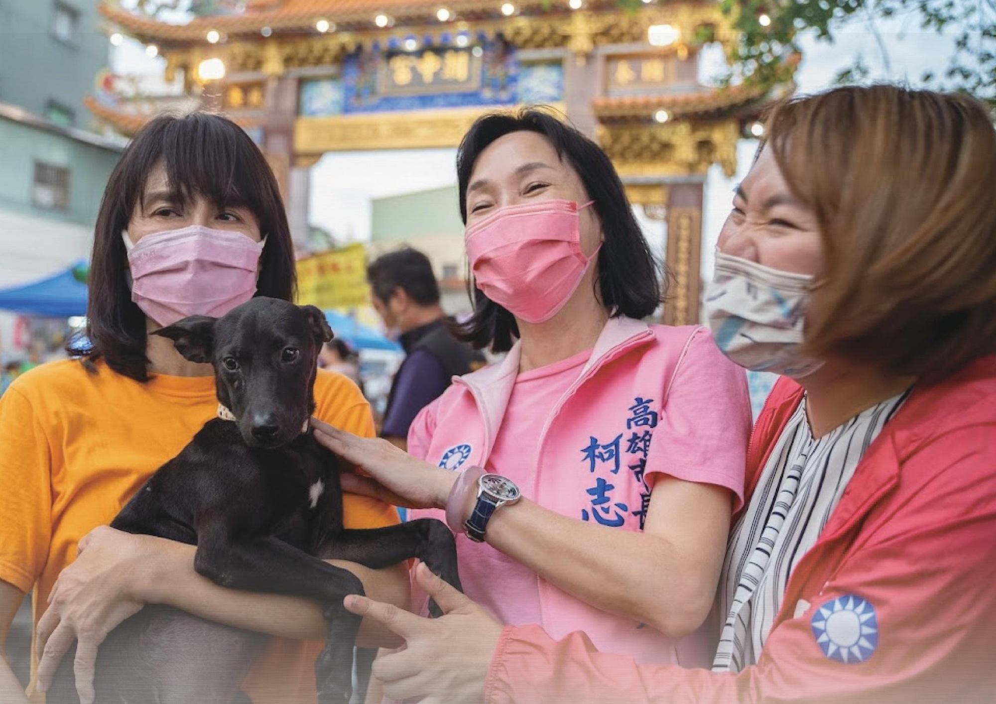 國民黨高雄市長參選人柯志恩發表寵物政策,被高雄市議員黃捷抓包是抄她的公聽會內容。(翻攝自柯志恩臉書)