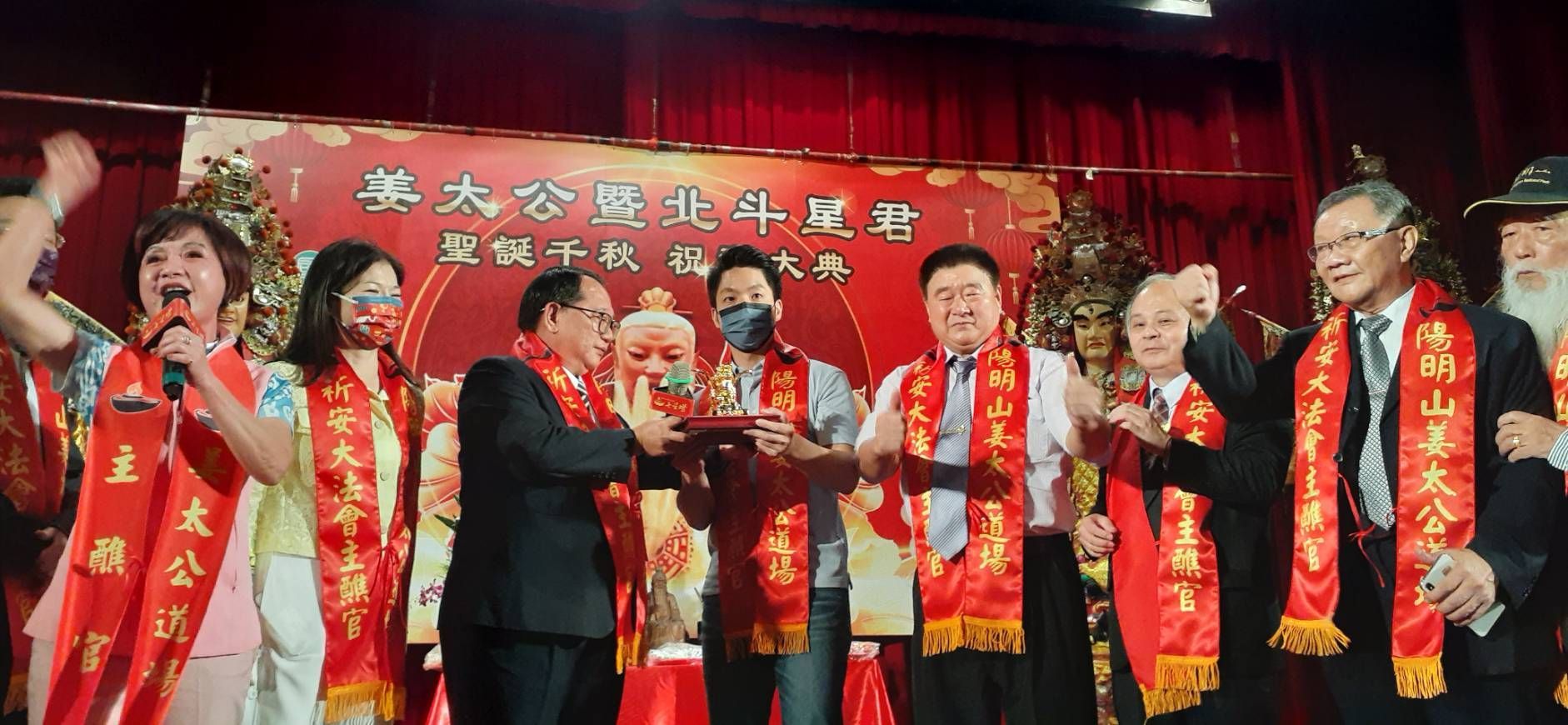 台北市長候選人蔣萬安出席姜太公祝壽大典。（姜太公道場提供）
