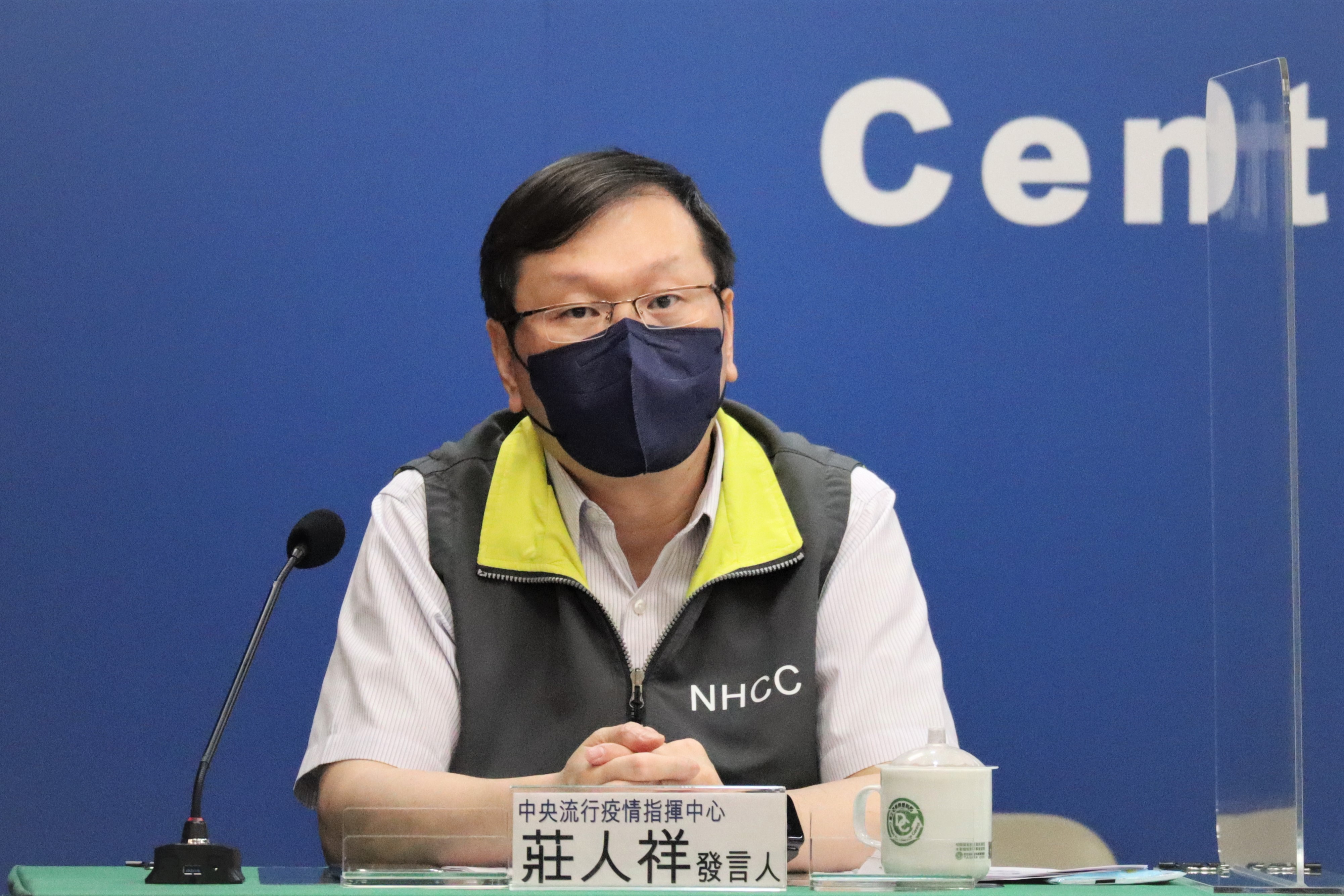 指揮中心今（28）日公布國內新增26,765例COVID-19確定病例，分別為26,450例本土個案及315例境外移入。（指揮中心提供）