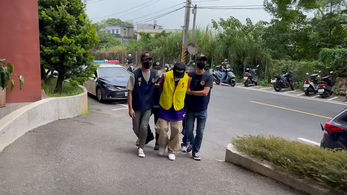 許亞倫遭逮捕歸案。（翻攝畫面）