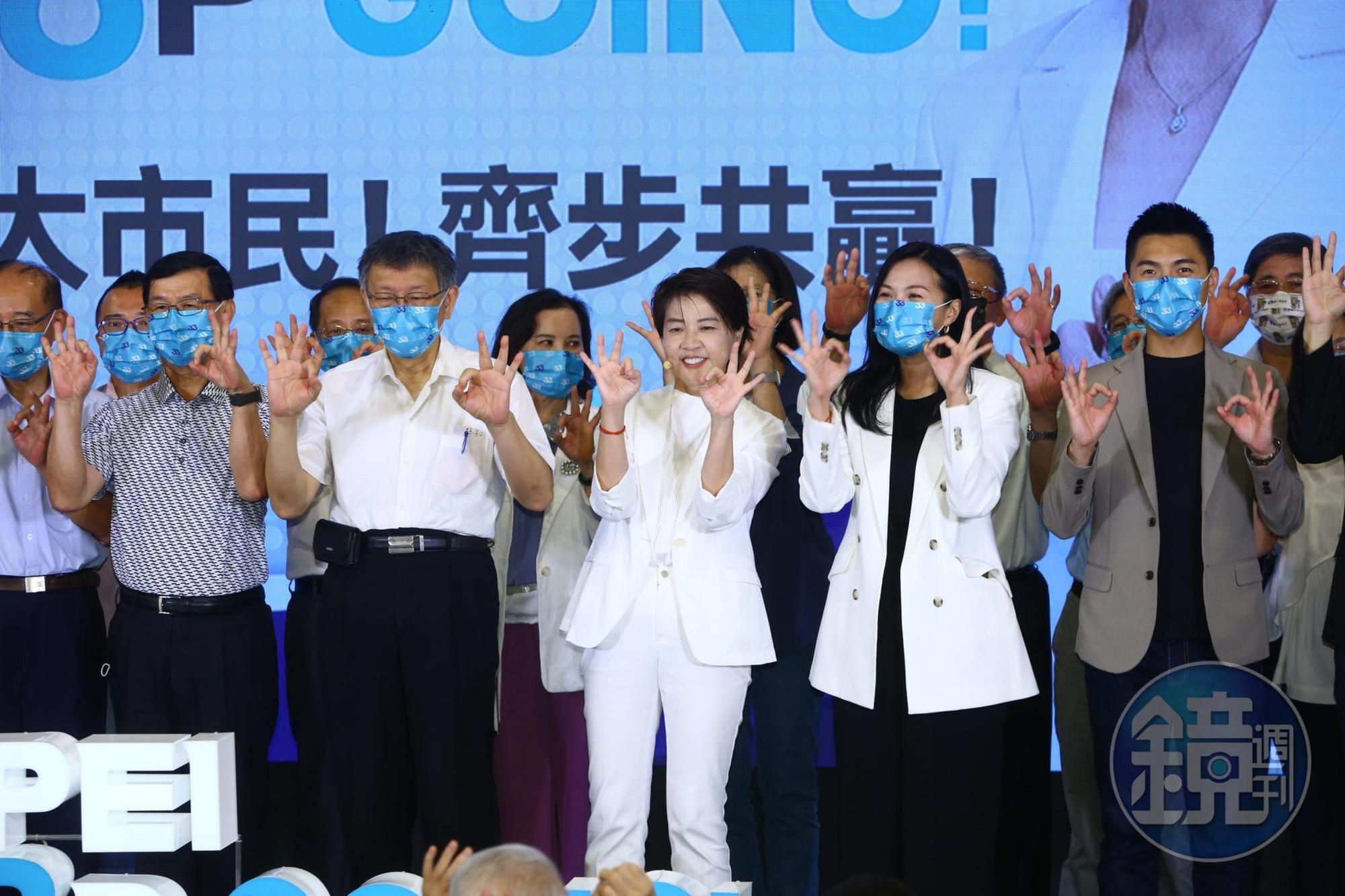 黃珊珊參選記者會請到眾多大咖站台，包括台北市長柯文哲也親自致詞。