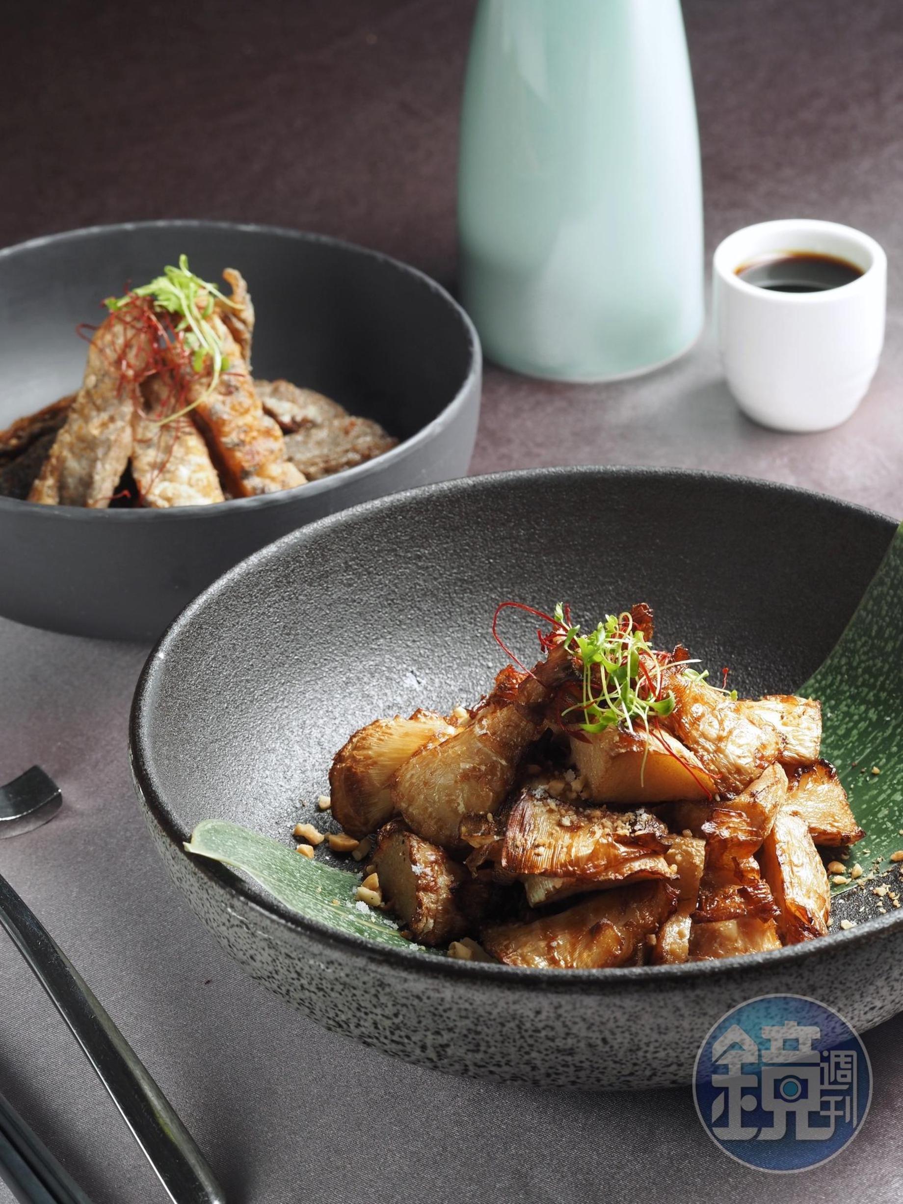 「勸酒雙味」由筍香嫩甜的「煿金鮮筍」(右),和作法費工的風乾魚皮「東坡膾」(左)構成。