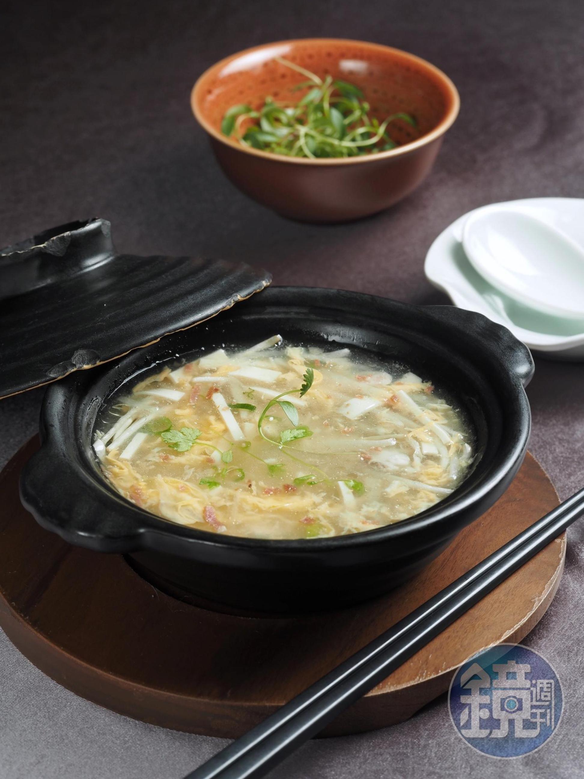 「金齏玉膾魚生羹」清洗口中蟹味,為接下來的主菜做好準備。
