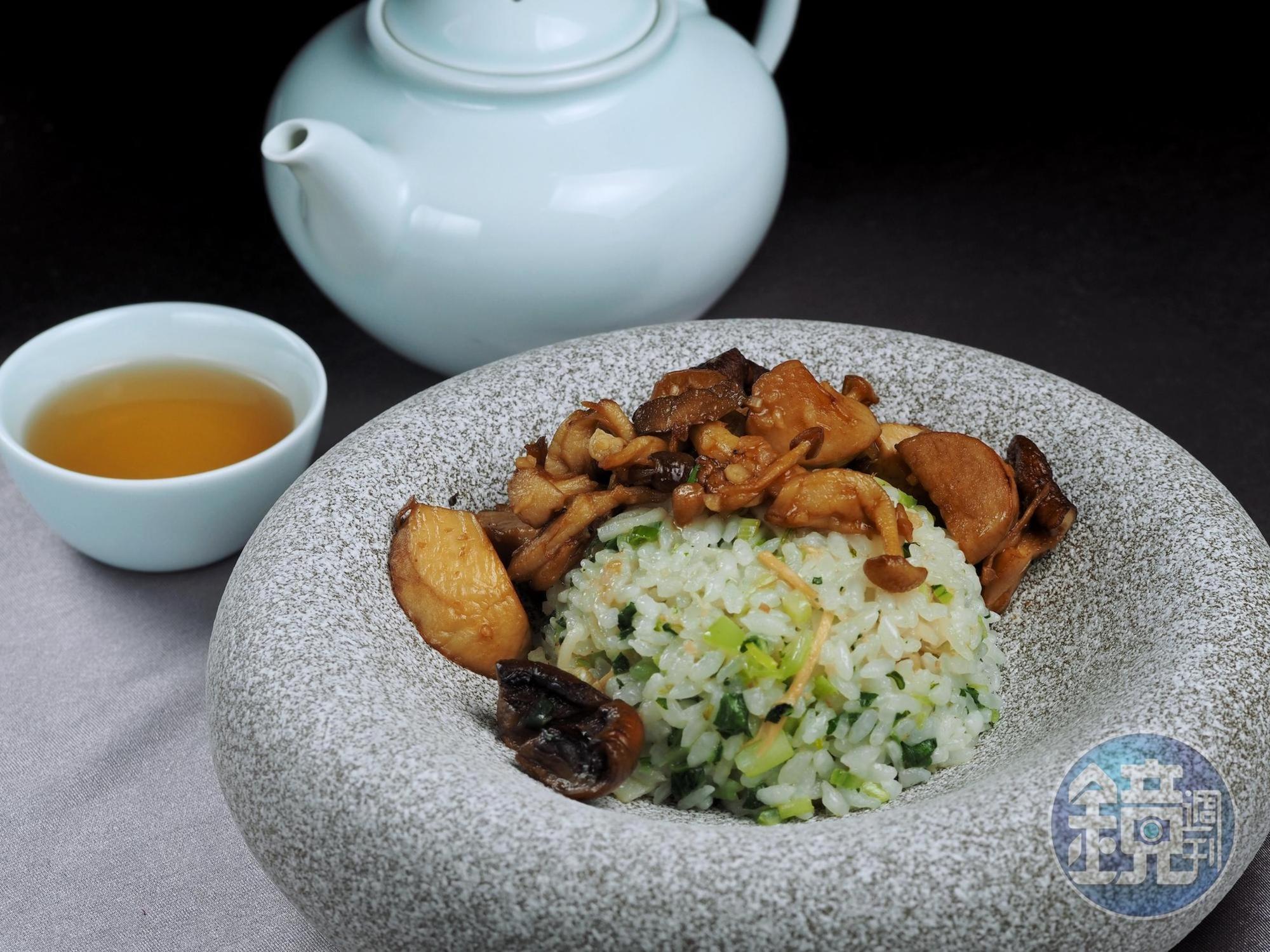 雖然已經很飽了,但清香的「時令蔬筍粳炊飯」還是讓人忍不住湯匙。