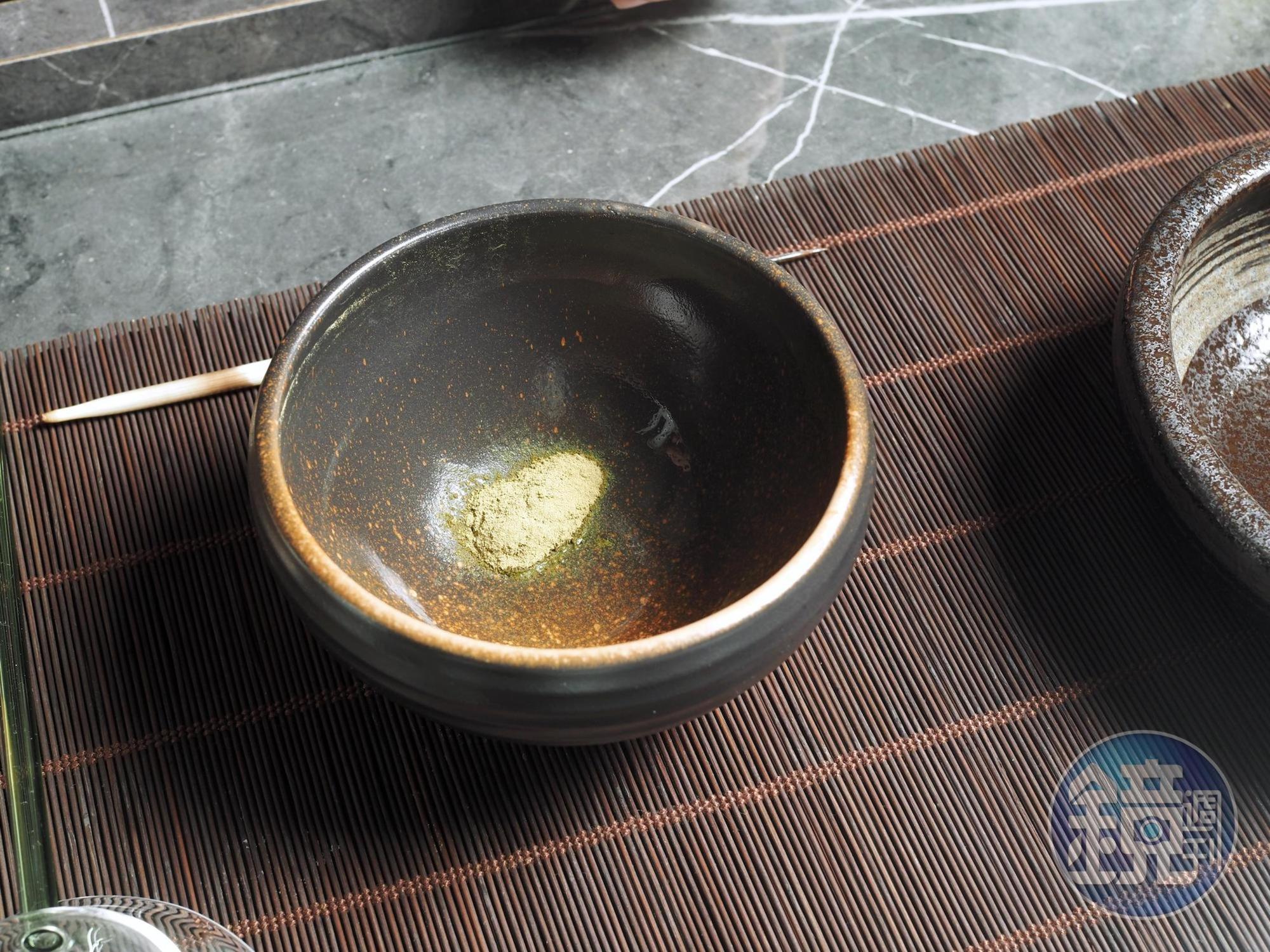 特選的白茶膠質多,茶香清雅。