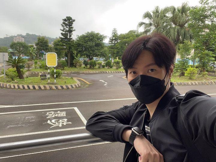 黃少谷只差8小時道路安全講習就可以正式上路開車。(翻攝自黃少谷臉書)