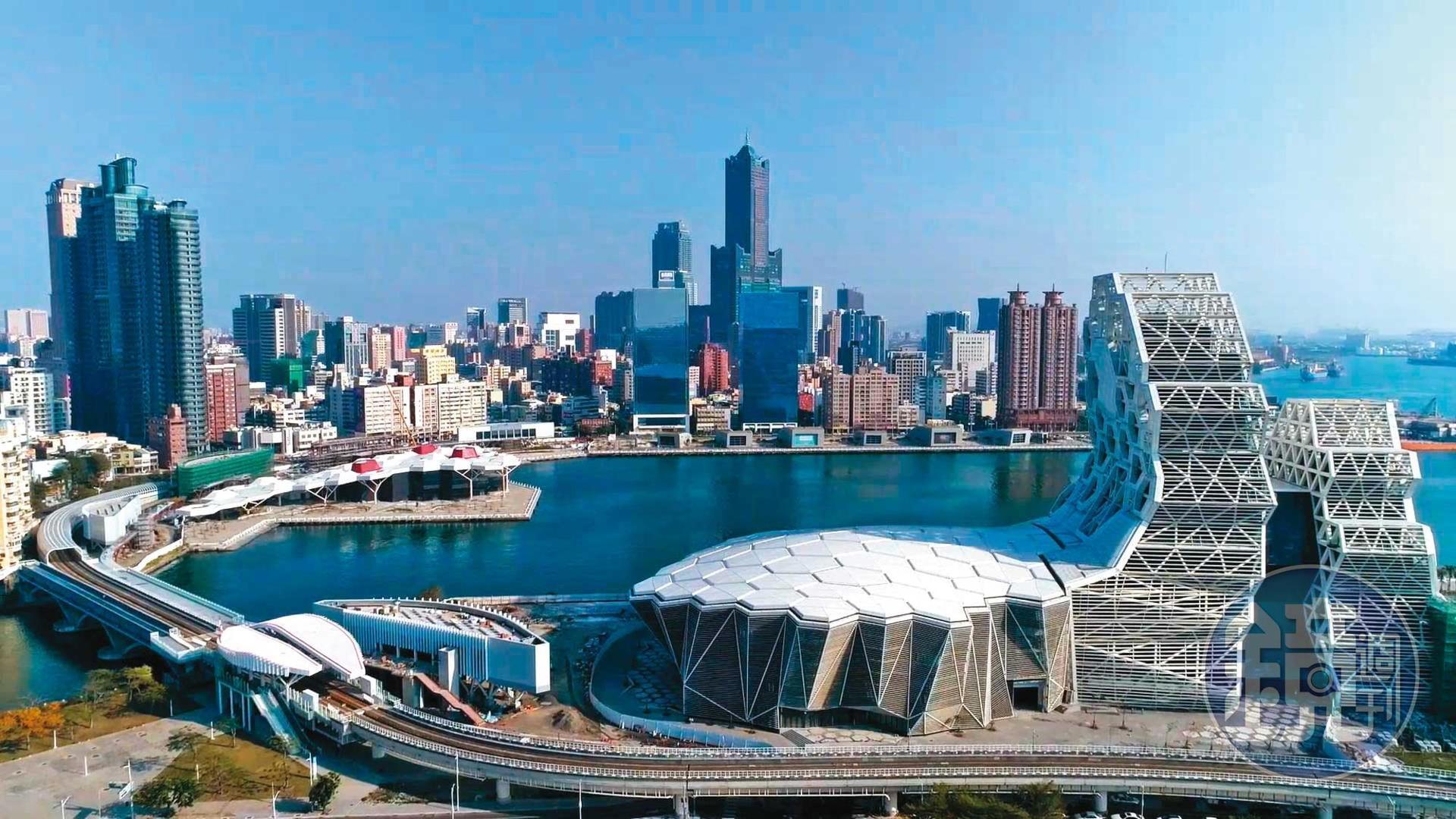 隨著科技業南移效應發酵,鄭欽天持續看好中南部房市。圖為高雄灣區。