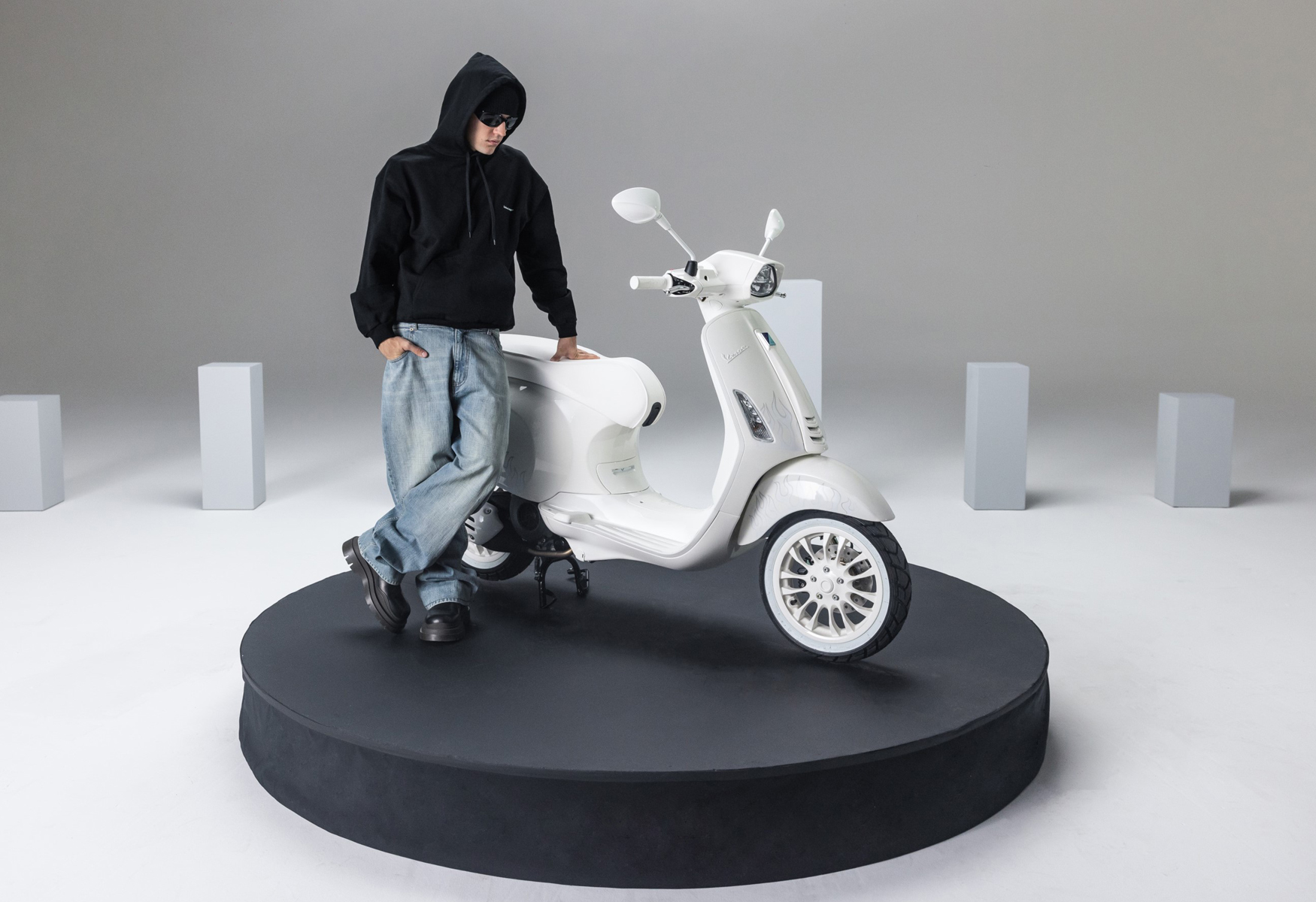 【新車登場】純白烈焰狂潮！JUSTIN BIEBER X VESPA聯名特仕版