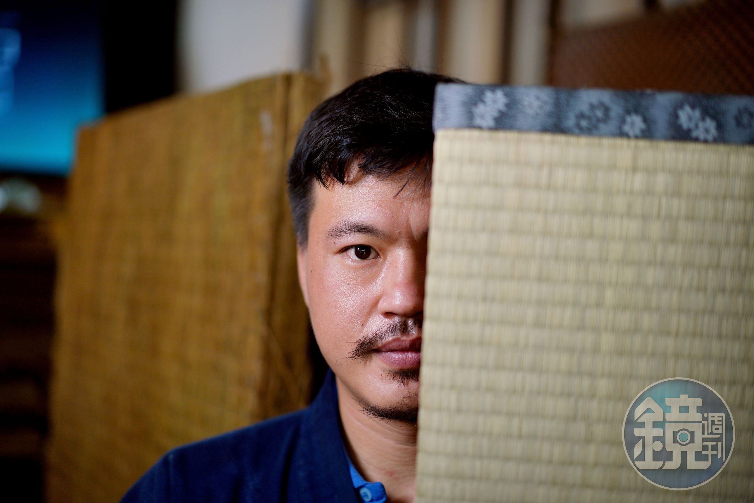 接下爺爺李金水創立的泉興榻榻米，34歲的年輕頭家李宗勳成為老字號掌門人。