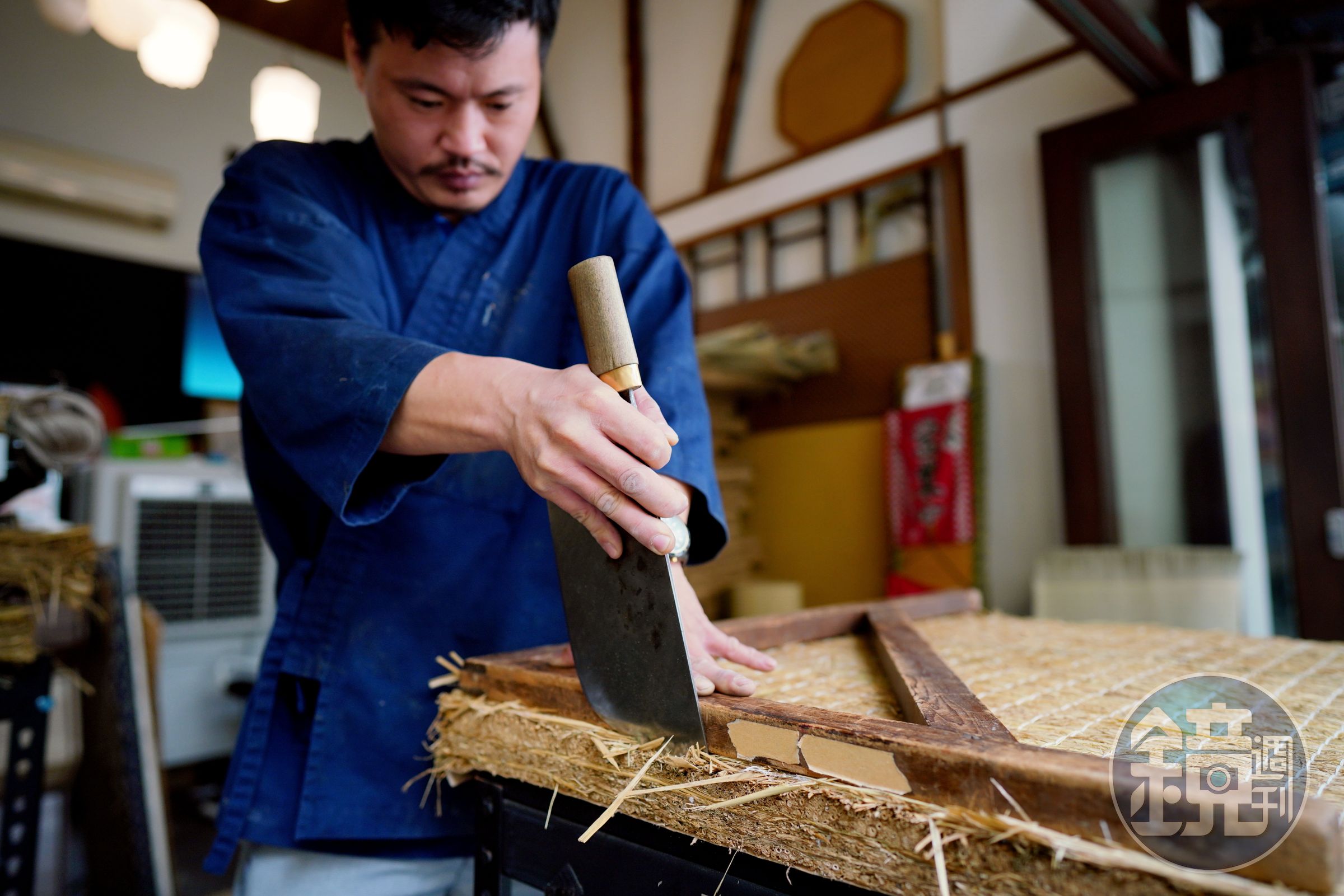 榻榻米是日本傳統的地板用品，內層底材通常為稻草。