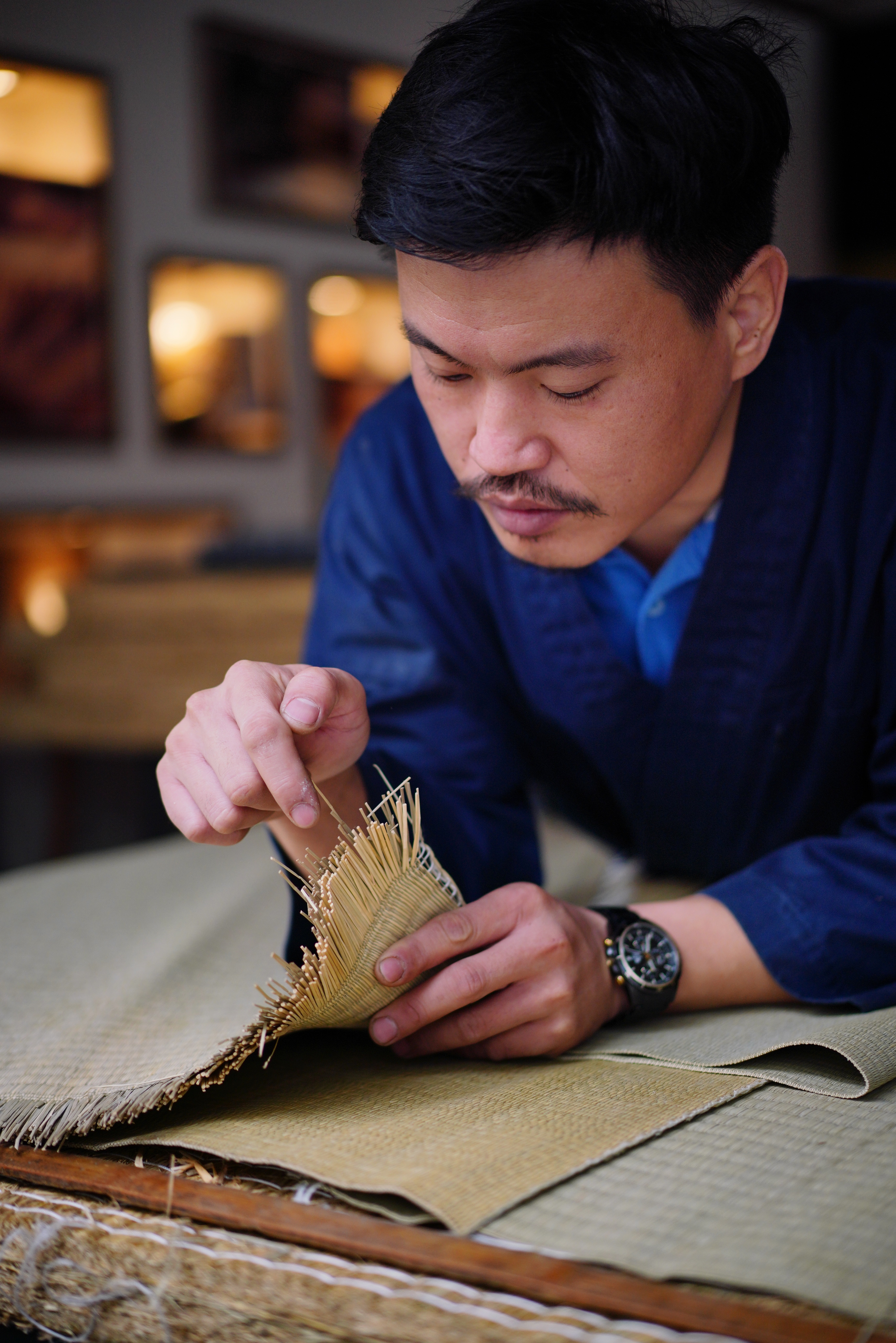 李宗勳說，日本熊本進口藺草屬於圓心藺類，草的剖面看起來是圓形的，價格也相對昂貴。