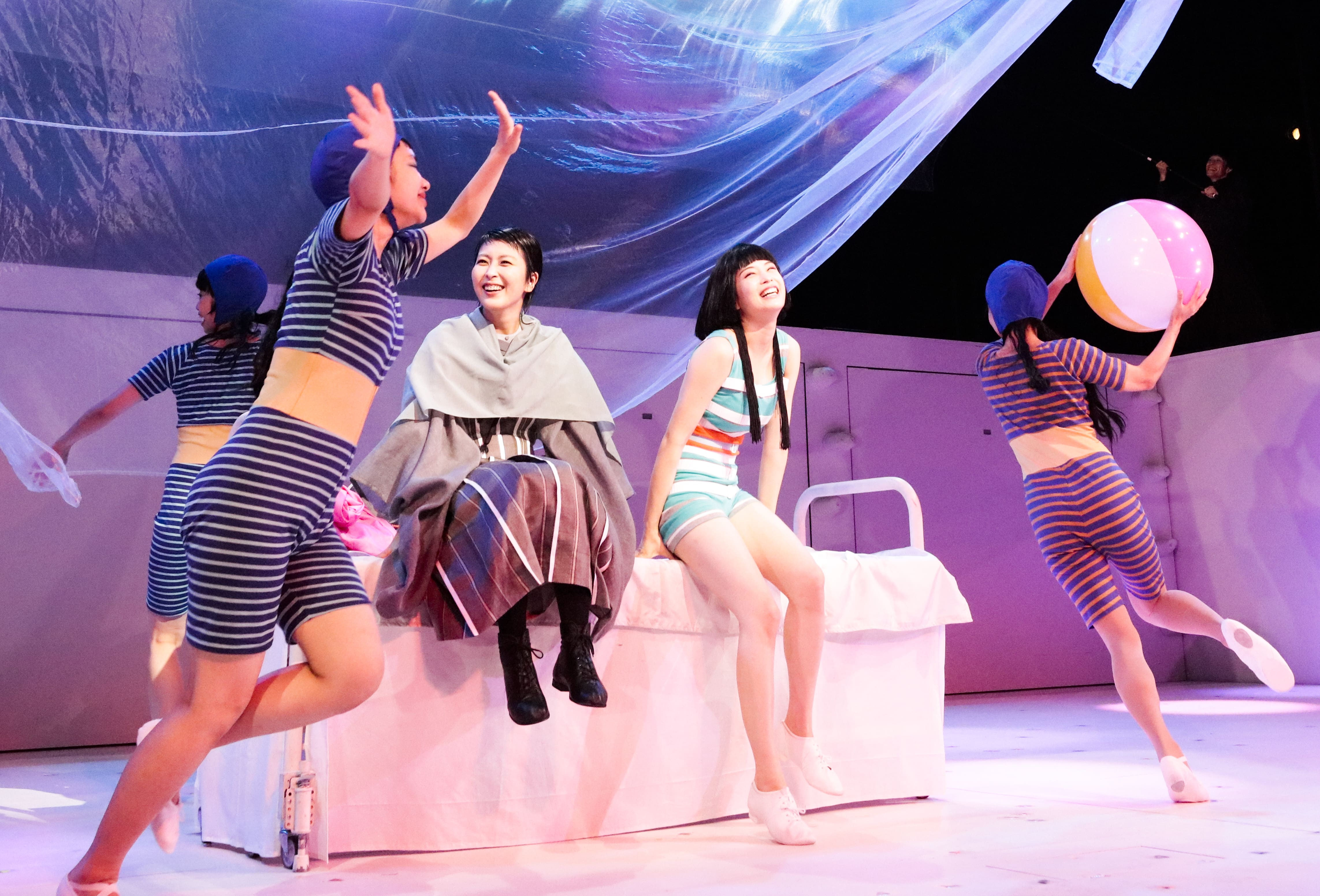 廣瀨鈴(右二)舞台劇處女秀獻給《Q:歌舞伎之夜》,2019年首次演出就獲得獎項肯定。(國家兩廳院提供)