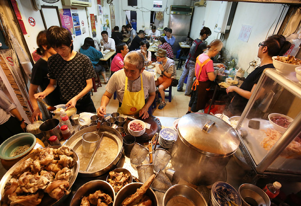 「阿明豬心」是外地觀光客必造訪的小吃名店。（本刊資料照）