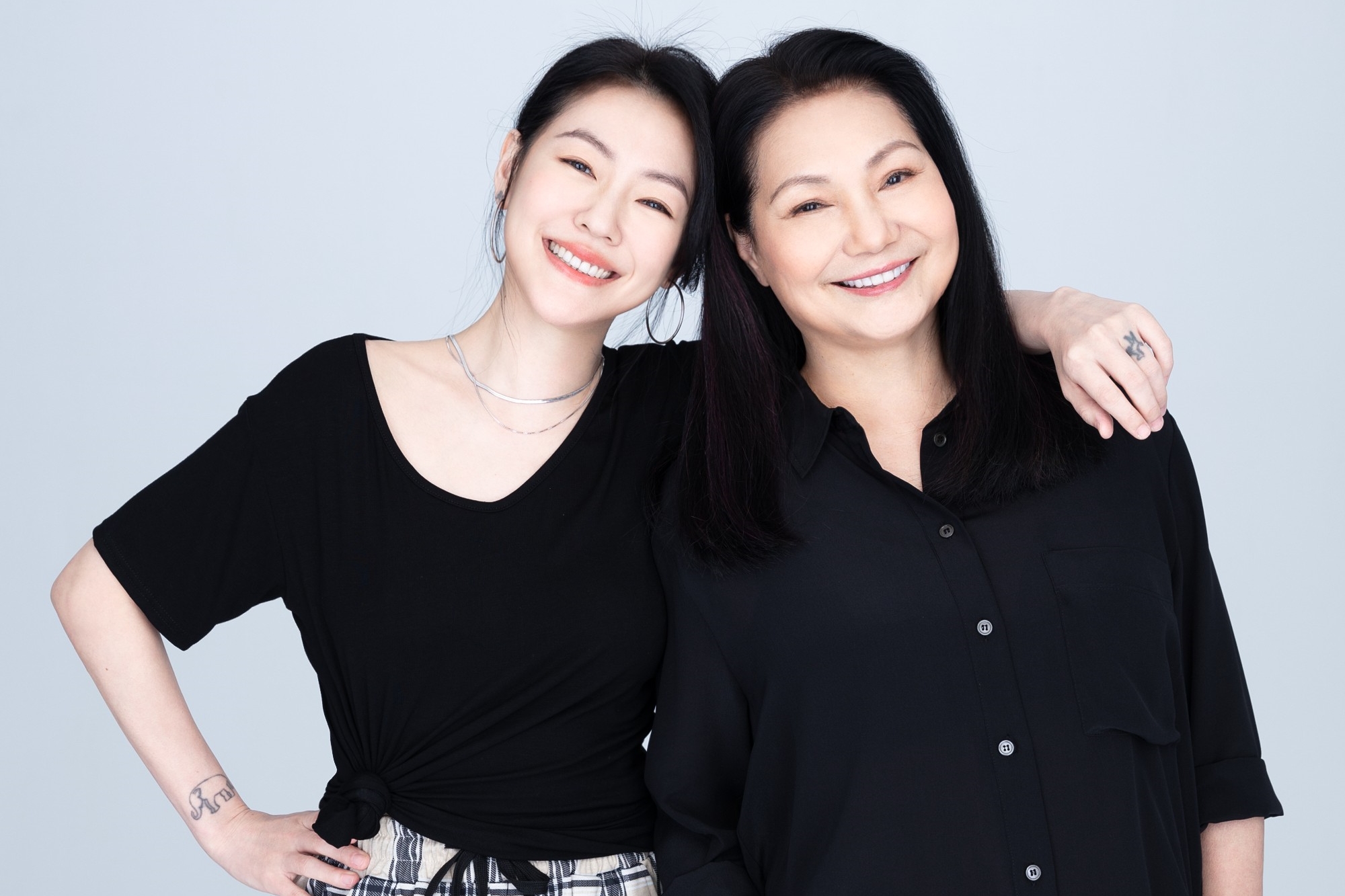 在Podcast《老娘的老娘：小S和S媽的超展開對話》中，小S對Ｓ媽聊起每次錄影前一天都因為壓力大而失眠。（金星文創提供）