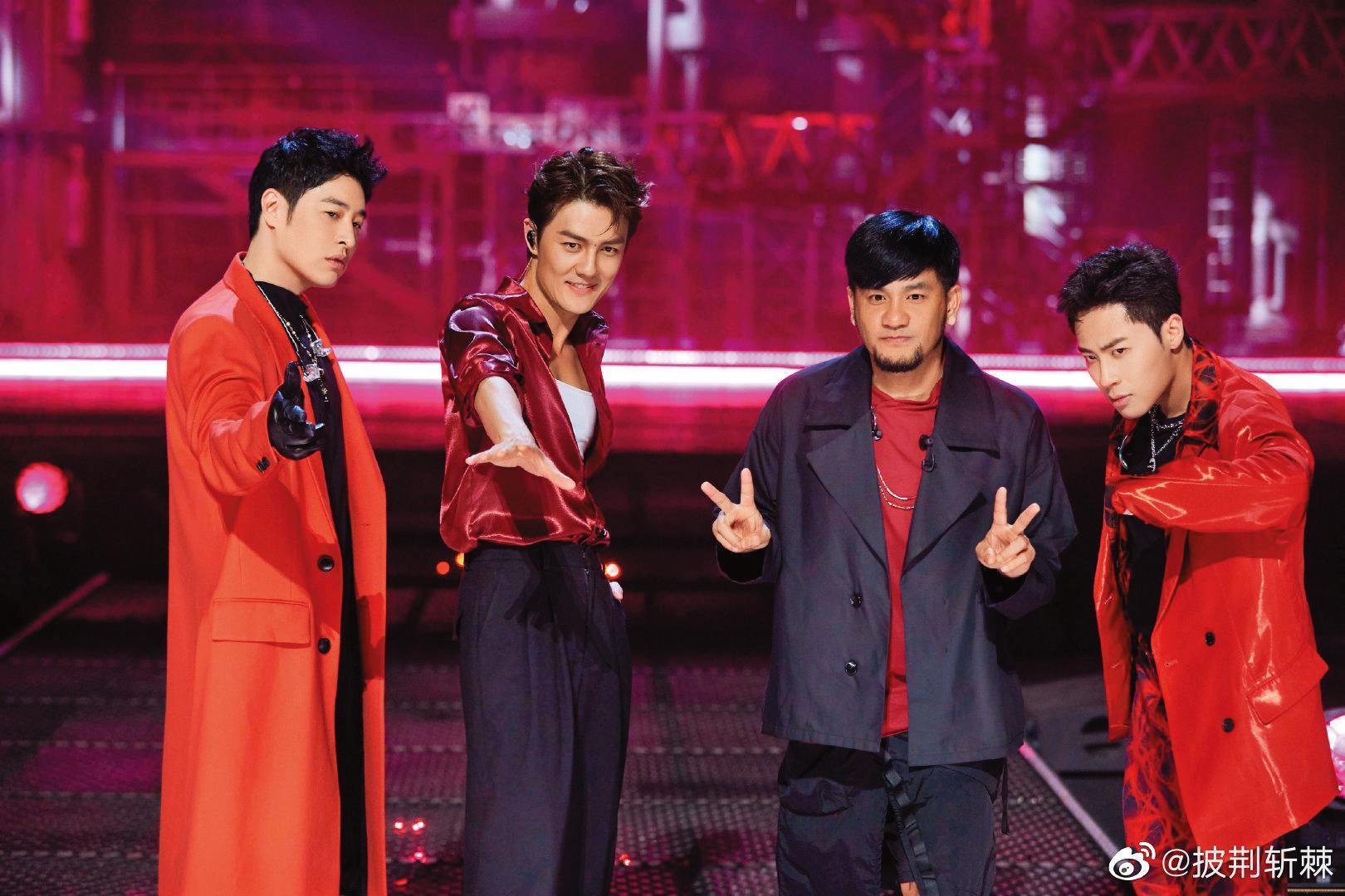 今年台灣哥哥們實力強勁,潘瑋柏(左起)、吳克群與張震嶽的初舞台表現精彩,拿下團體第一名。右一為中國大陸歌手ICE楊長青。(翻攝自《披荊斬棘》微博)