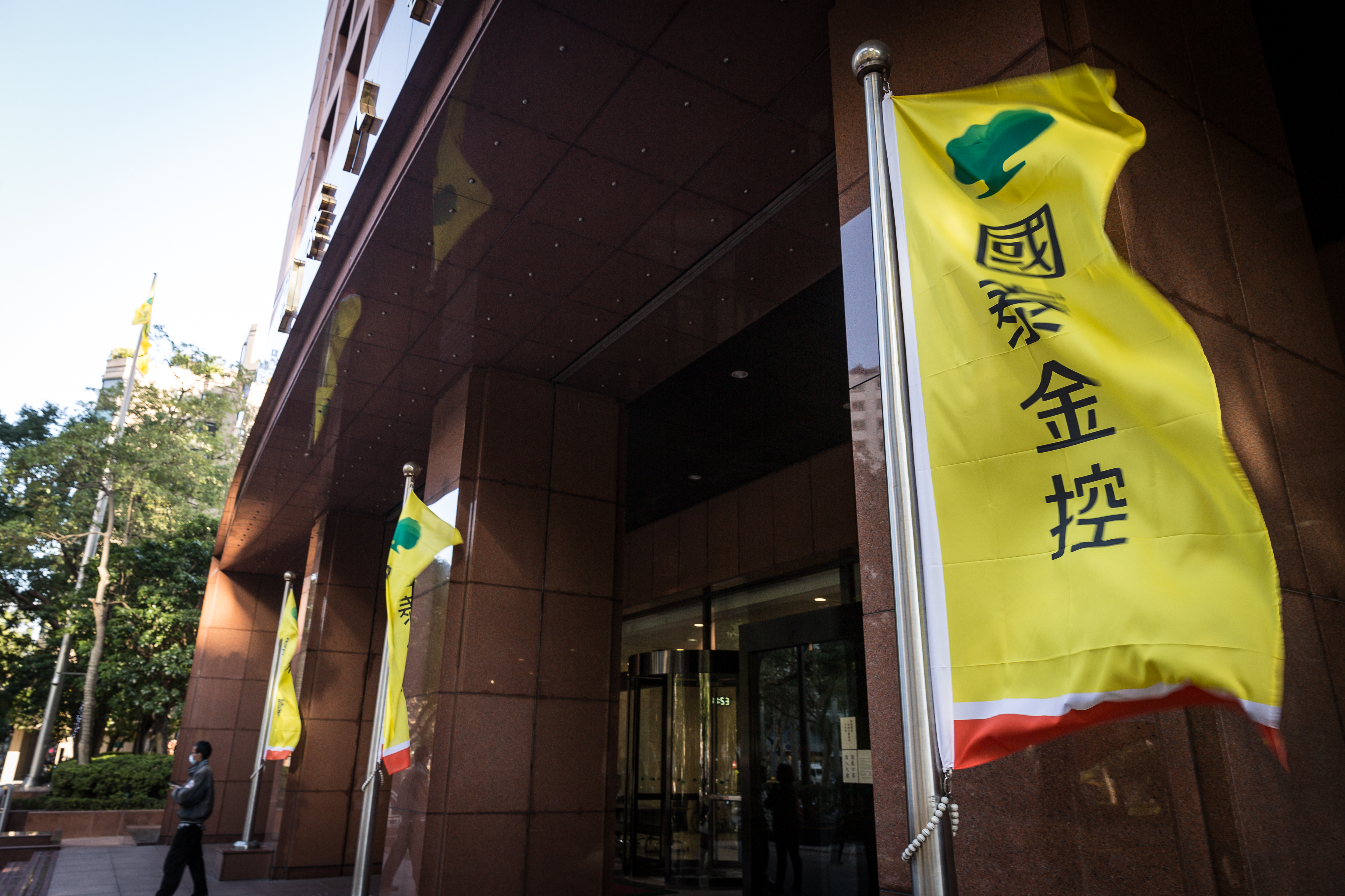 國泰金上半年壽險淨值大減，使得國泰金淨值也砍半。（本刊資料照）