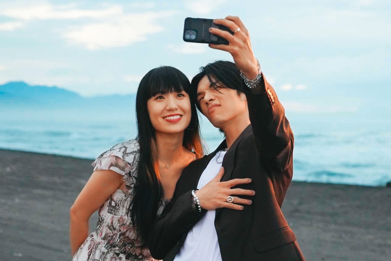 之前孫盛希（左）與凱爾（右）合作MV很有火花，讓網友粉絲留言：「請兩位原地交往！」（翻攝自孫盛希IG）