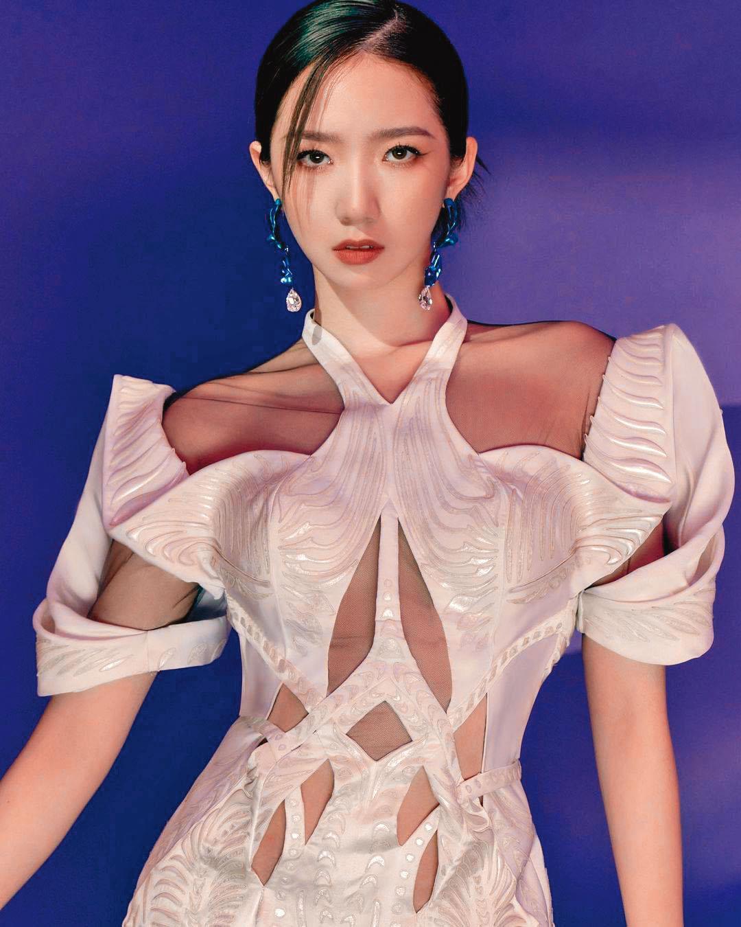 孟美岐否認自己是「知三當三」,並罵陳令韜是渣男,但是網友並不買單。(翻攝自孟美岐IG)