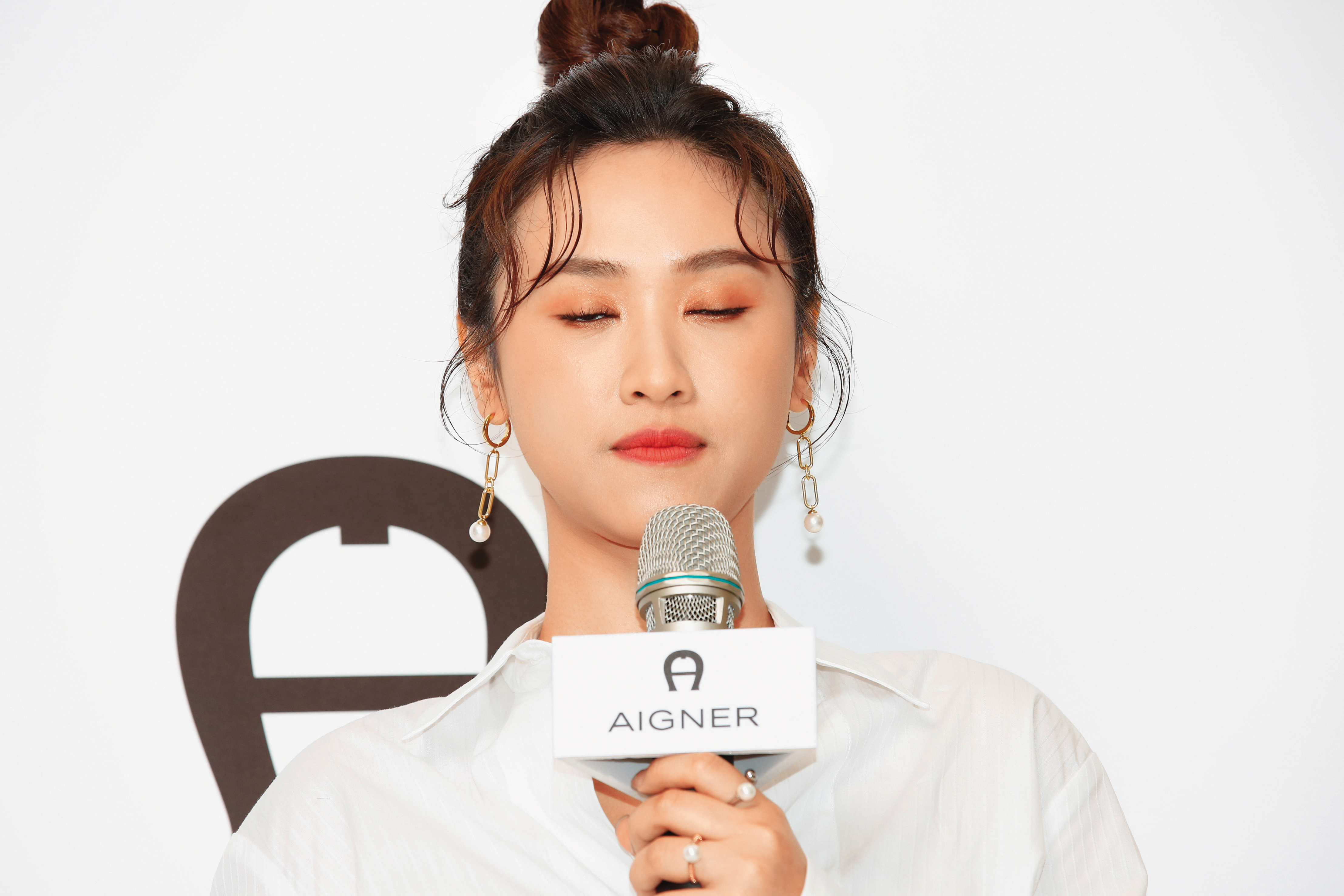 吳姍儒被說是吳宗憲的翻版，「往好處想，至少卸妝後還有明星臉！」