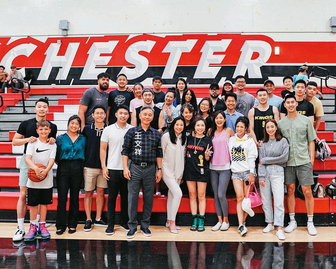 王文祥帶領國王隊球員赴美移地訓練,成為台灣職籃第一人。(翻攝新北國王隊IG)