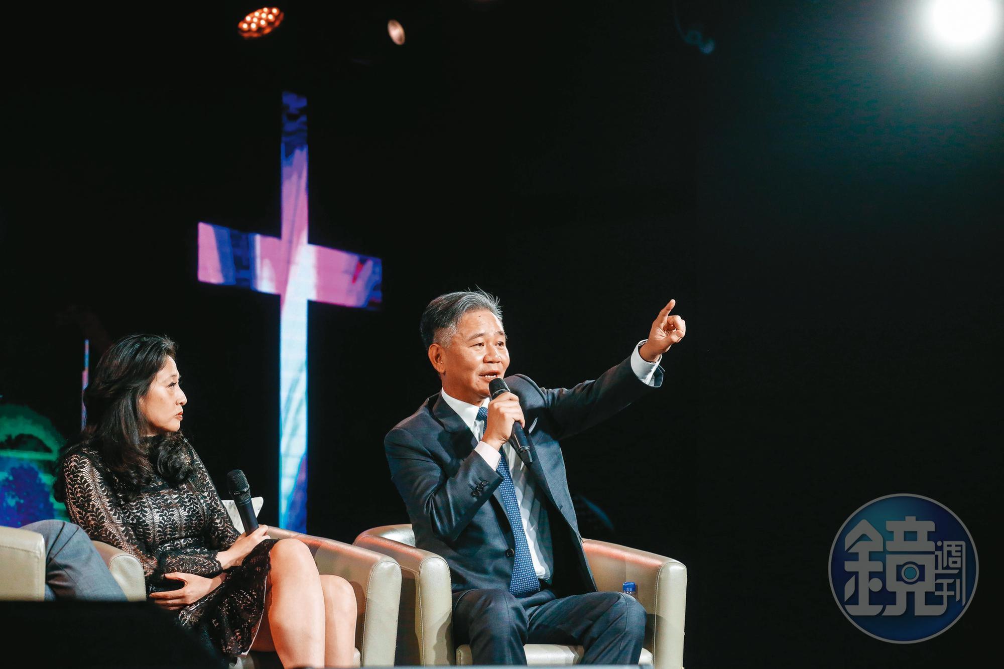 王文祥(右)只管財務,國王隊營運交由第3代管理。